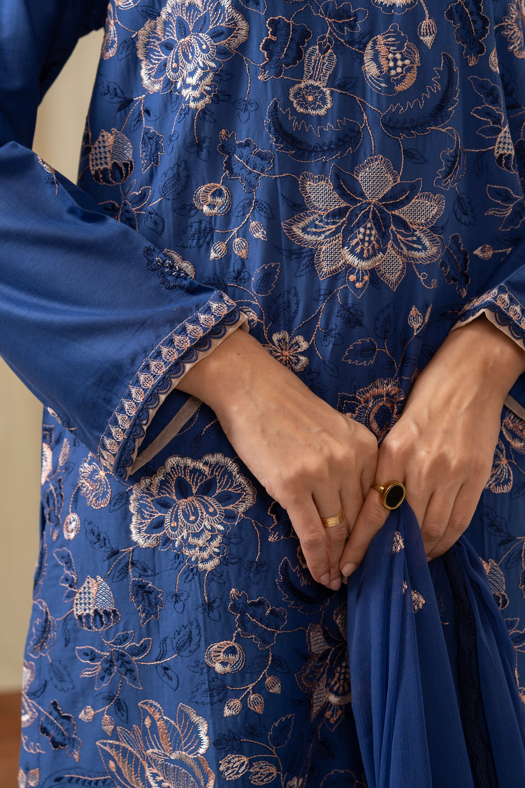 EMBROIDERED LAWN STITCHED 3 PIECE SUIT - Image 5