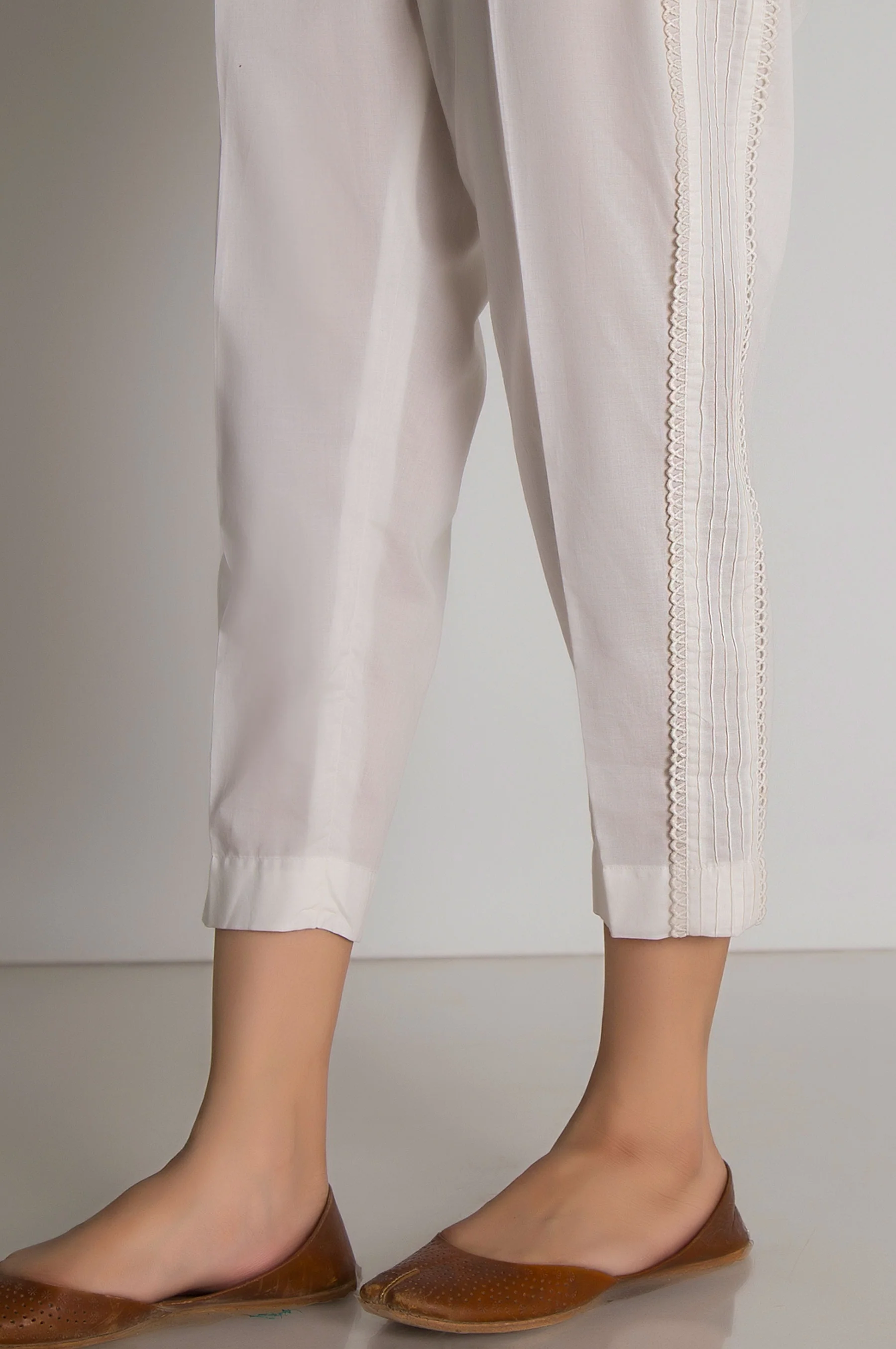 Embellished Capri Pant - Off White