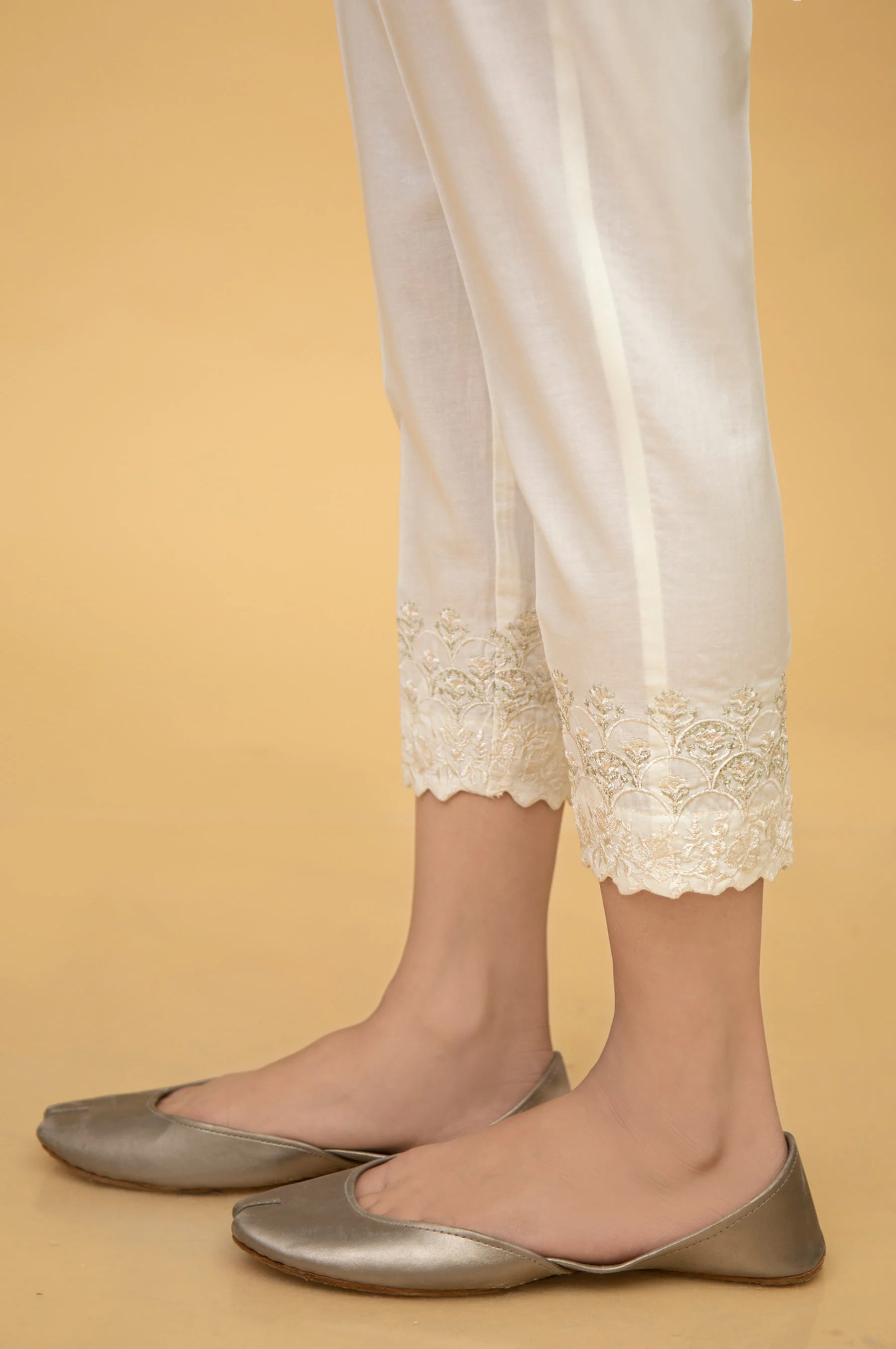 Embellished Capri Pants - Offwhite - Image 2