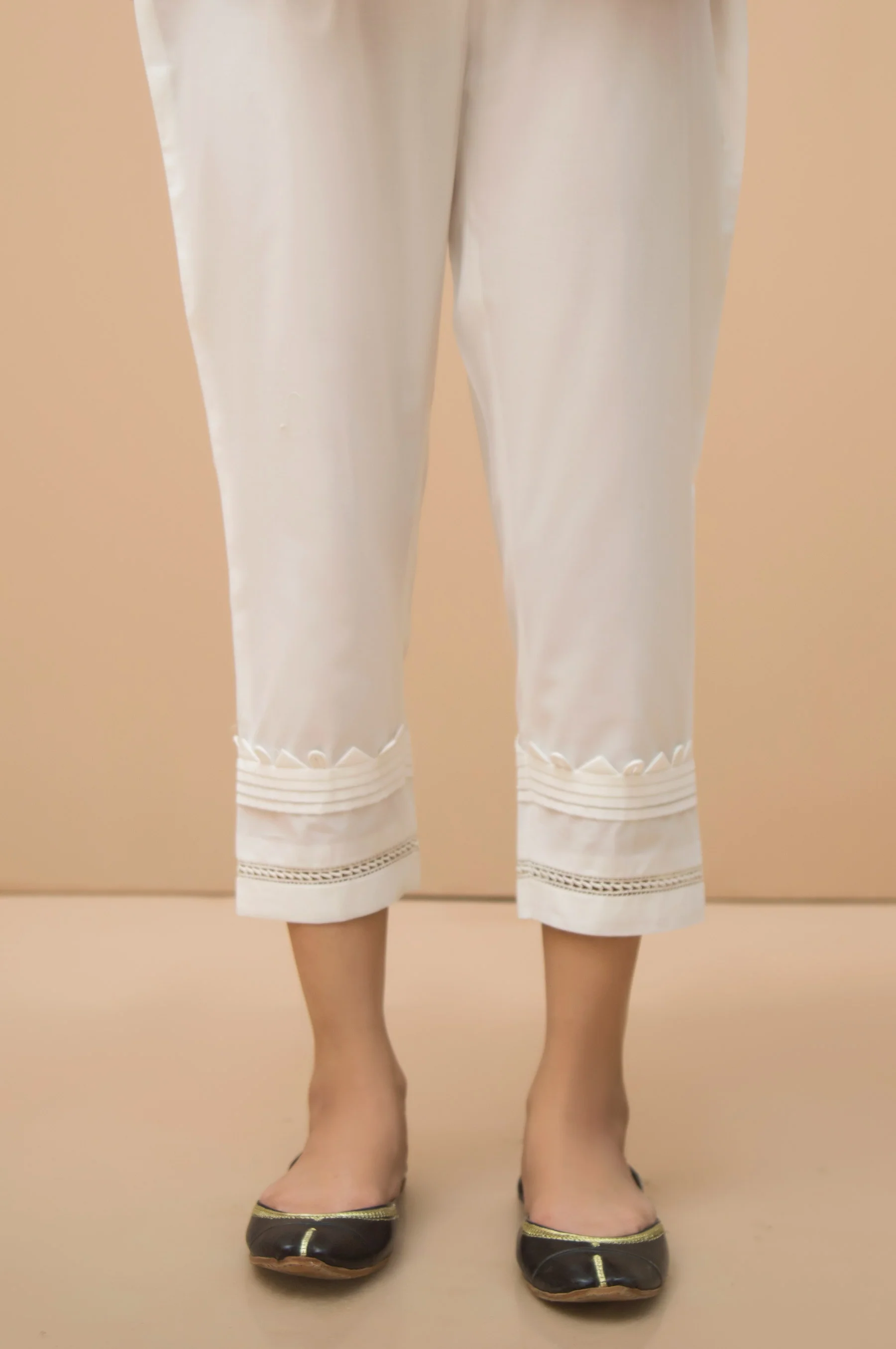 Embellished Capri Pants - White