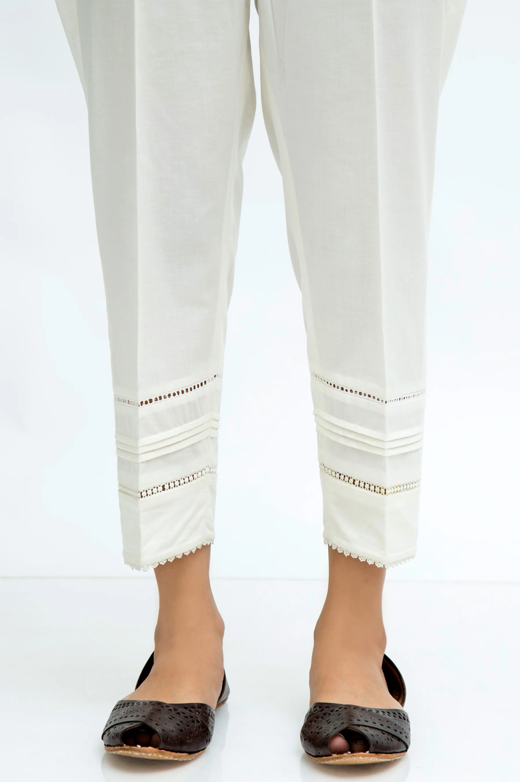 Embellished Cambric Capri Pants - Off-White