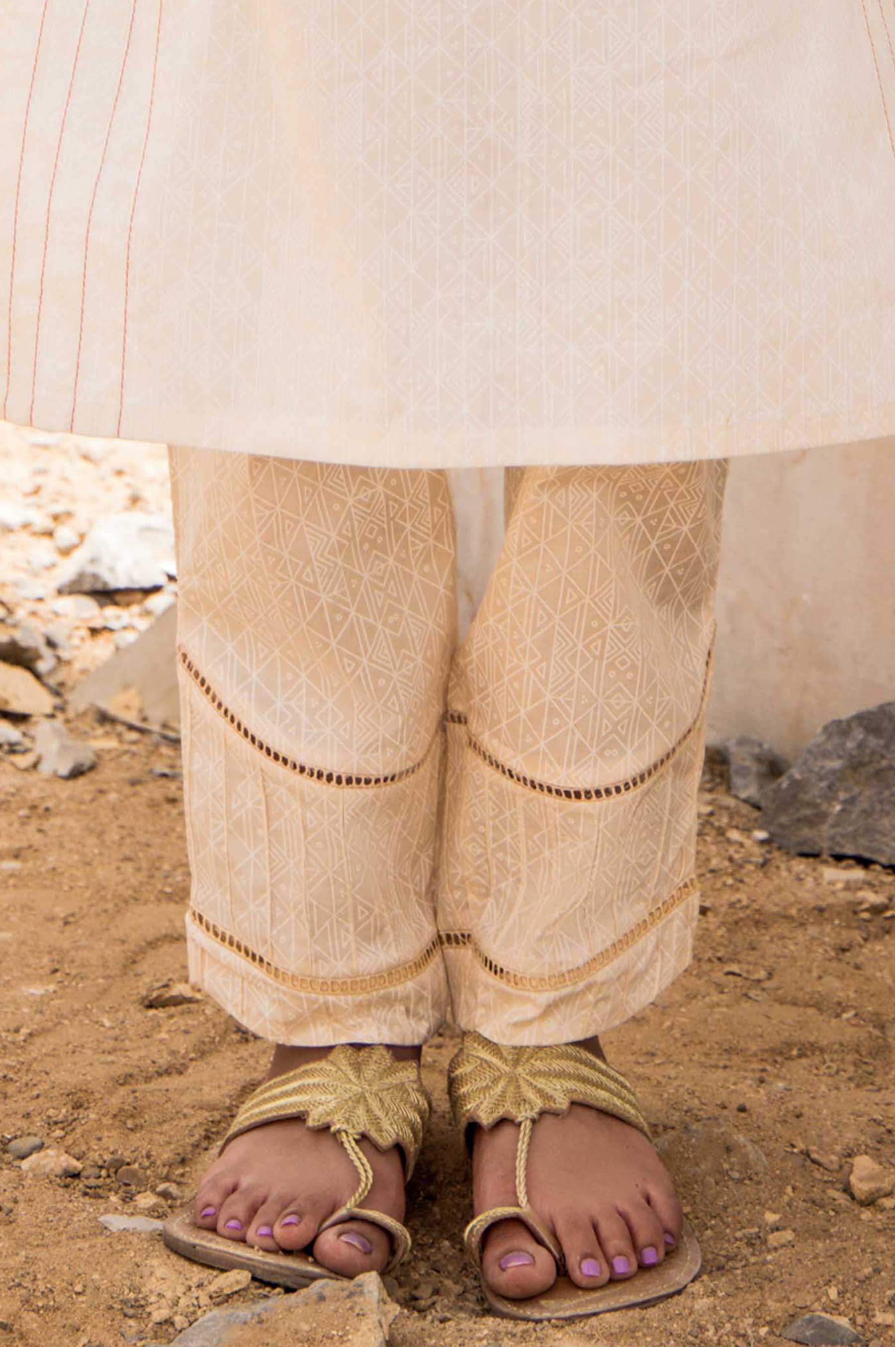 Embellished cigarette Pants - Beige - Image 2