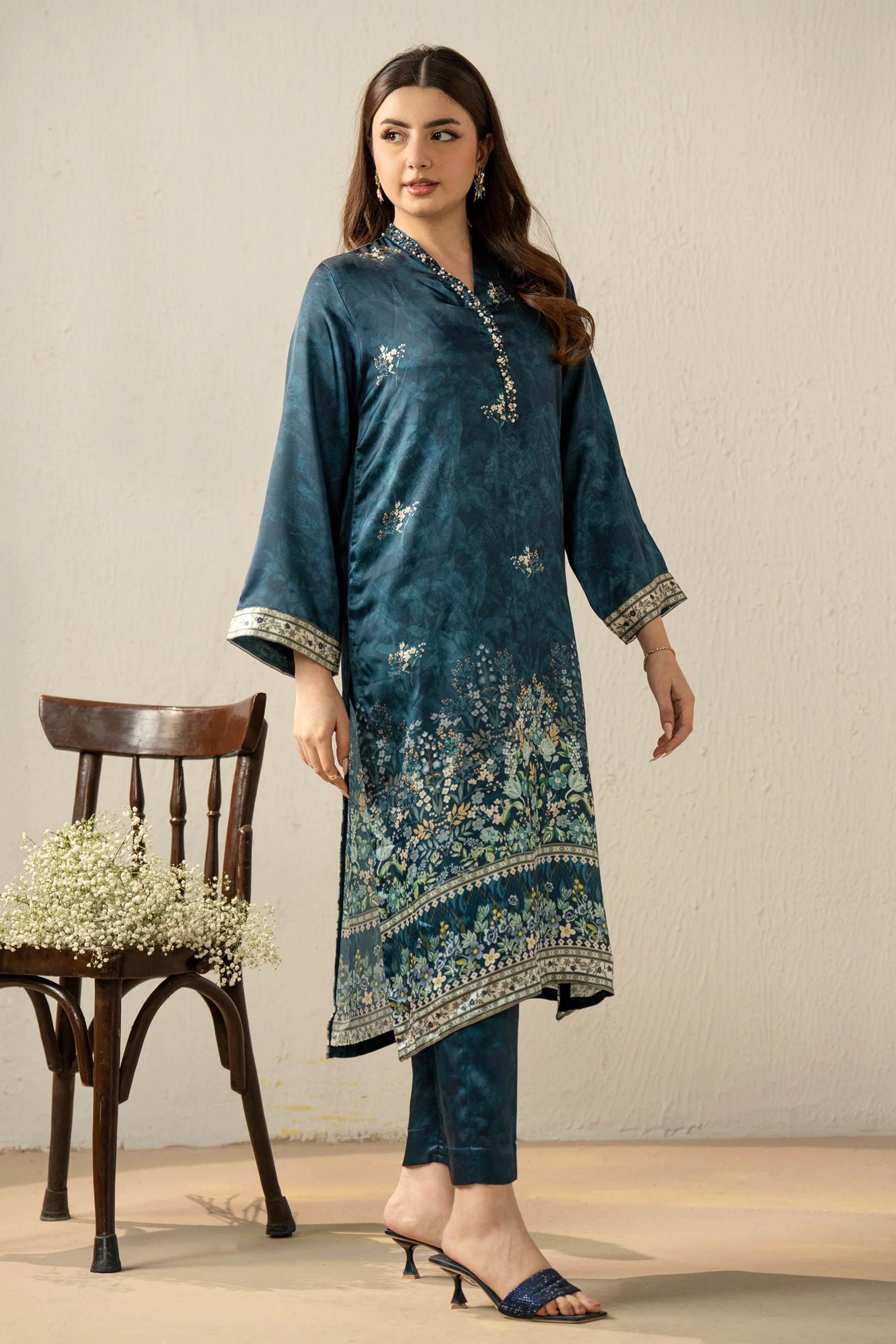 EMBELLISHED SILK STITCHED 2 PIECE SUIT - Image 2