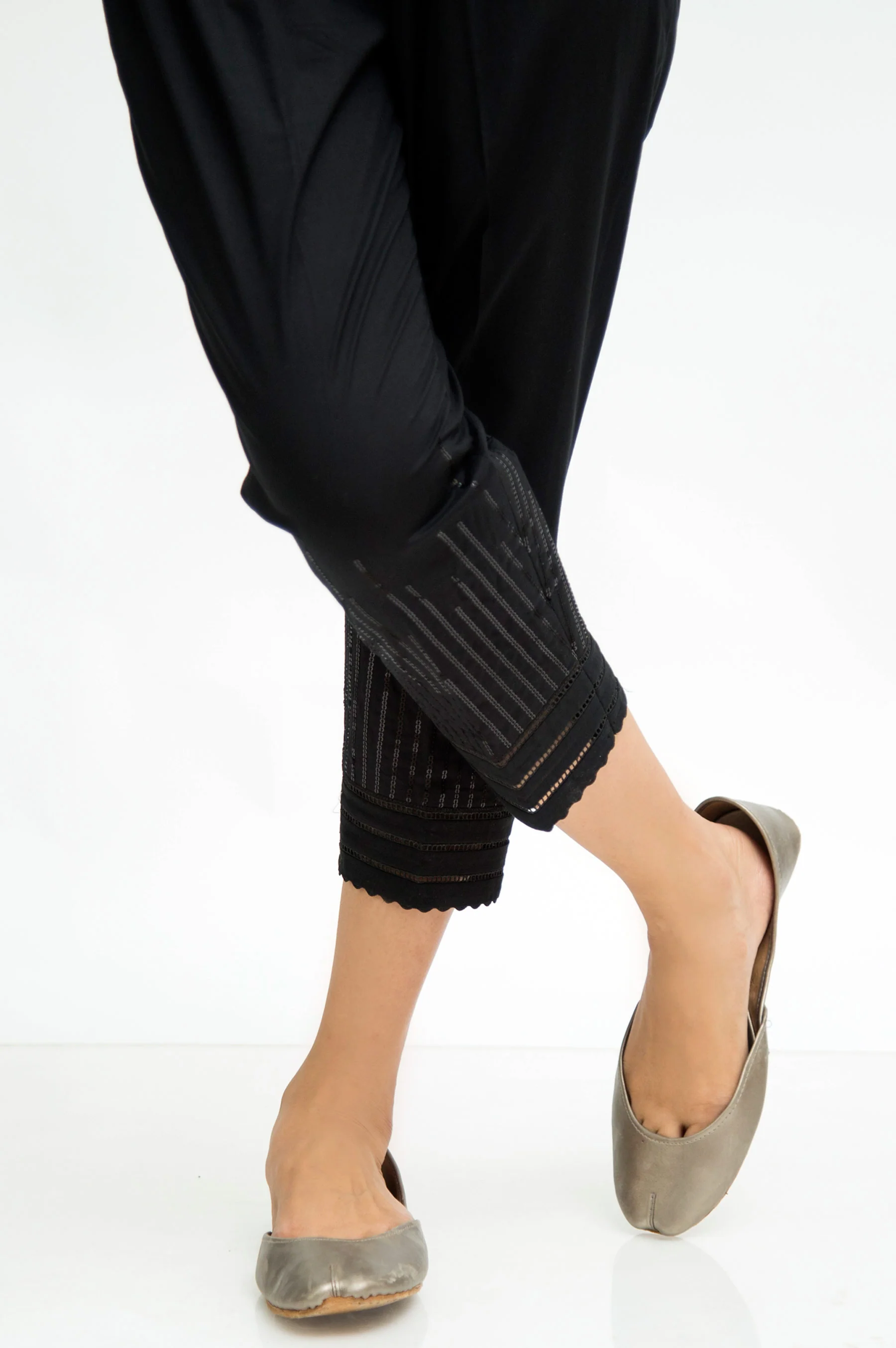 Embroidered Cambric Capri Pants - Jet Black - Image 3