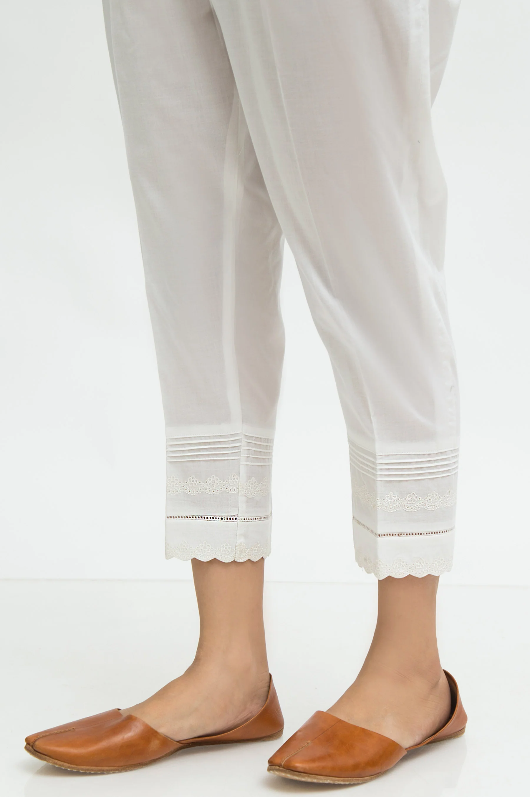 Embroidered Cambric Capri Pants - White - Image 3