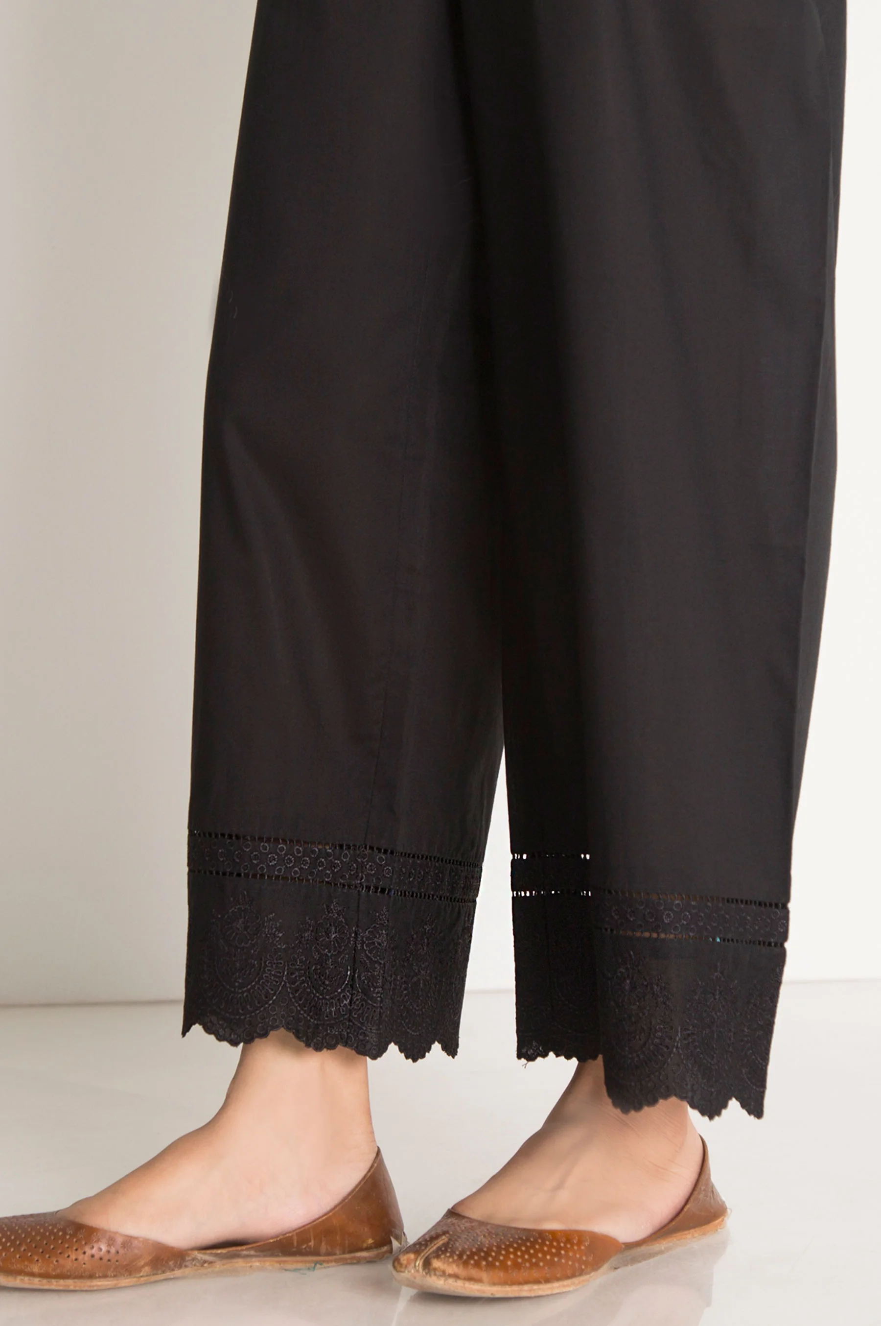 Embroidered Cambric Culotte Pant - Black - Image 3