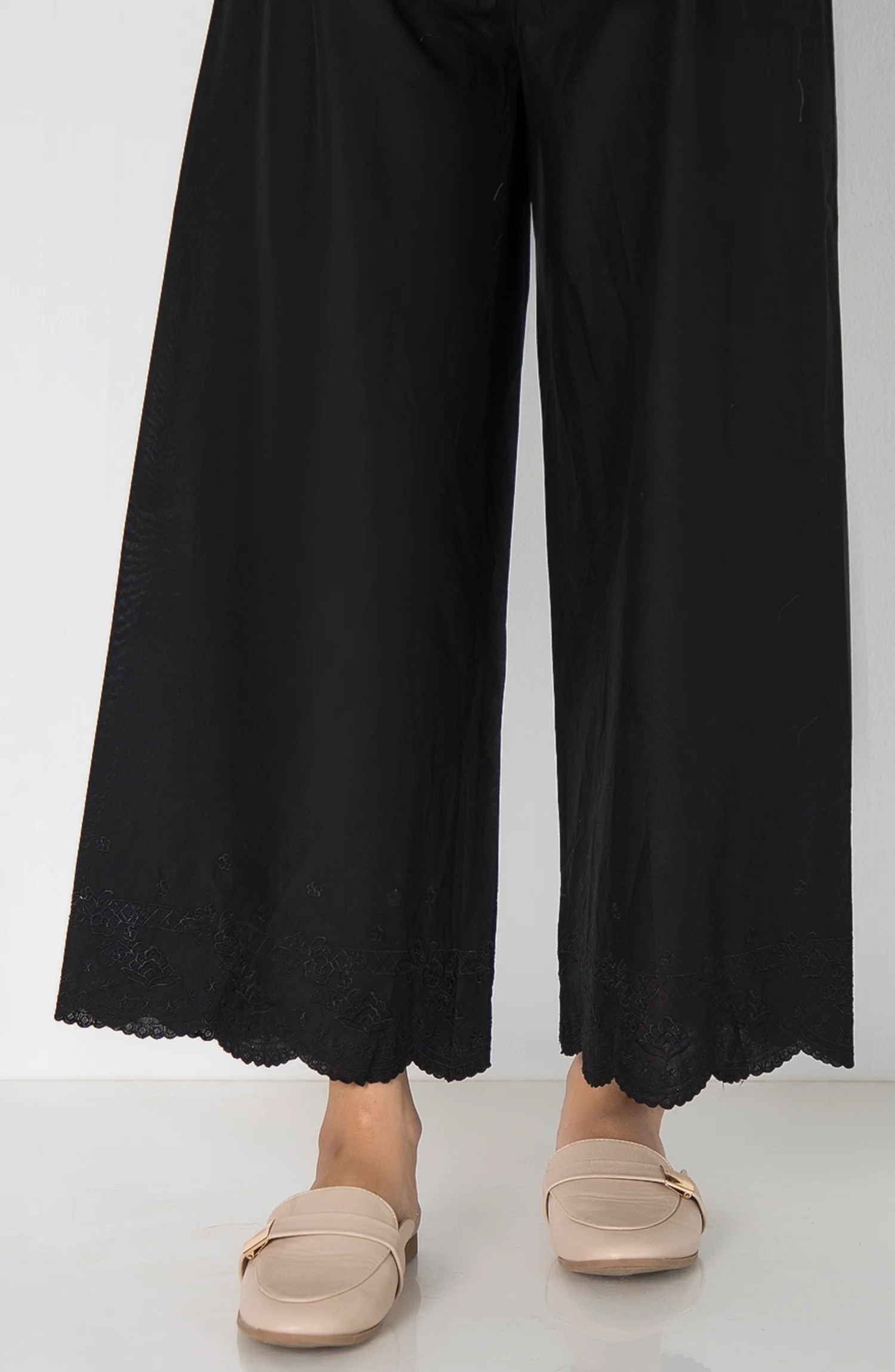 Embroidered Cambric Culotte Pants - Black - Image 3