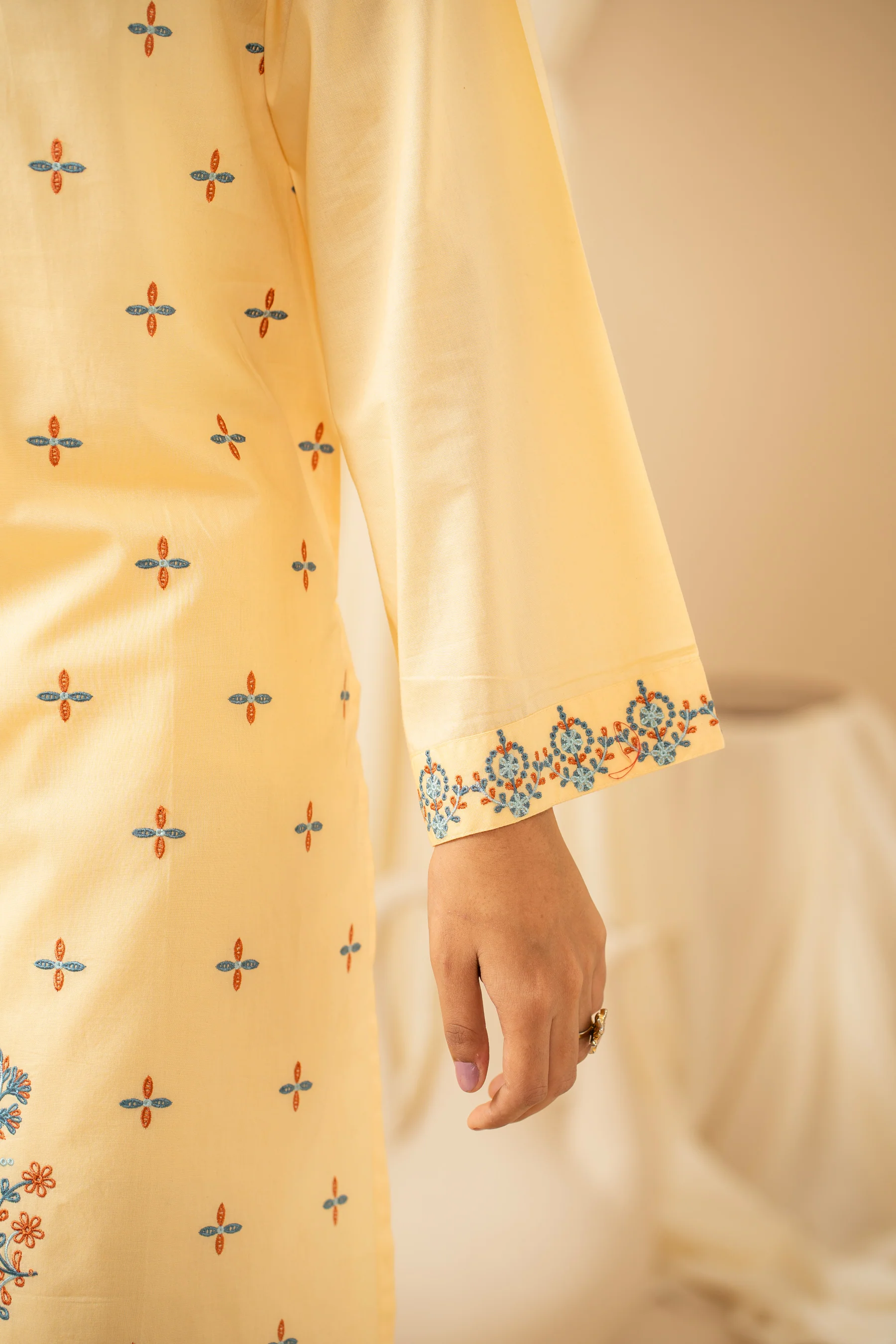 EMBROIDERED CAMBRIC STITCHED 2 PIECE SUIT - Image 5
