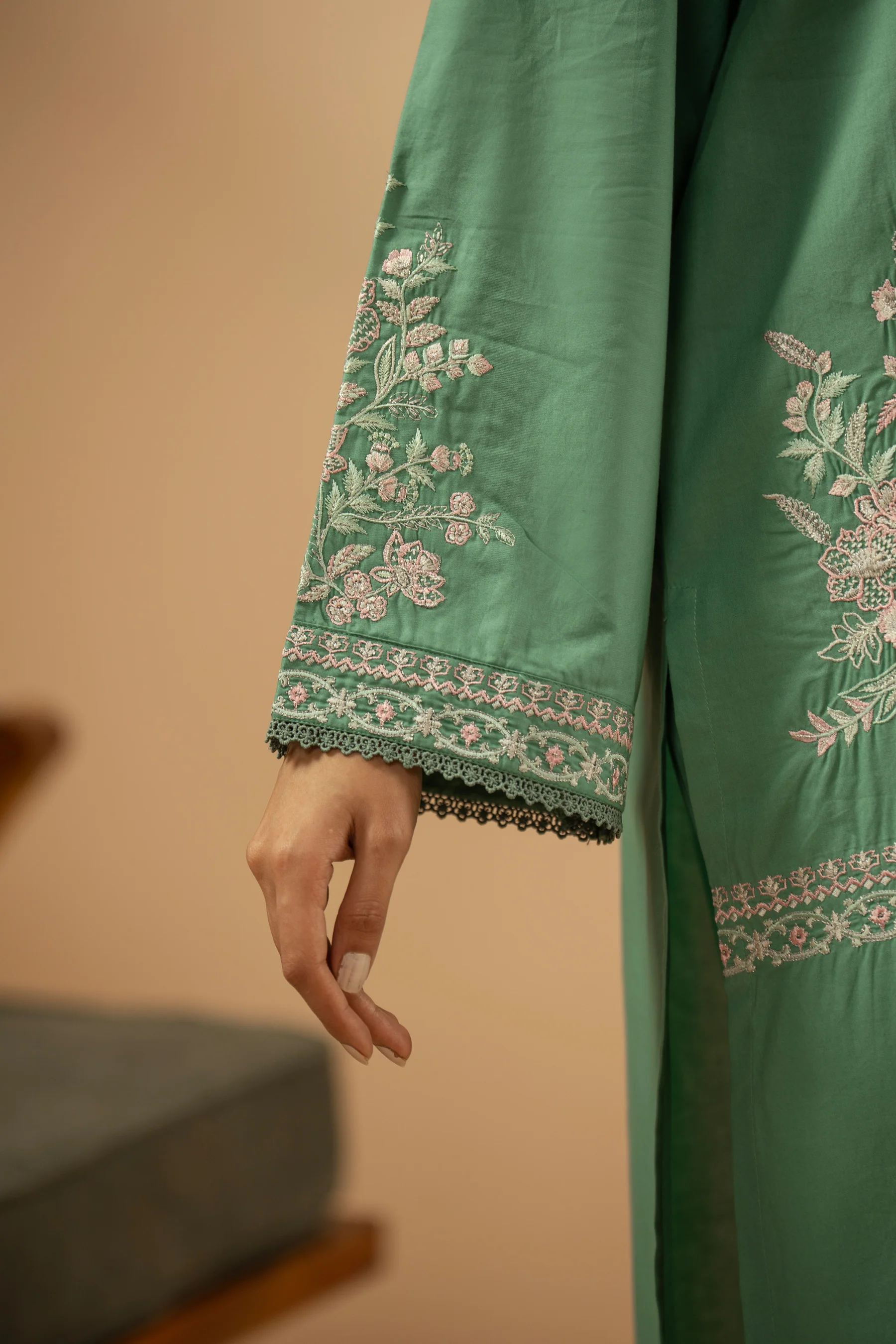 EMBROIDERED CAMBRIC STITCHED 2 PIECE SUIT - Image 10