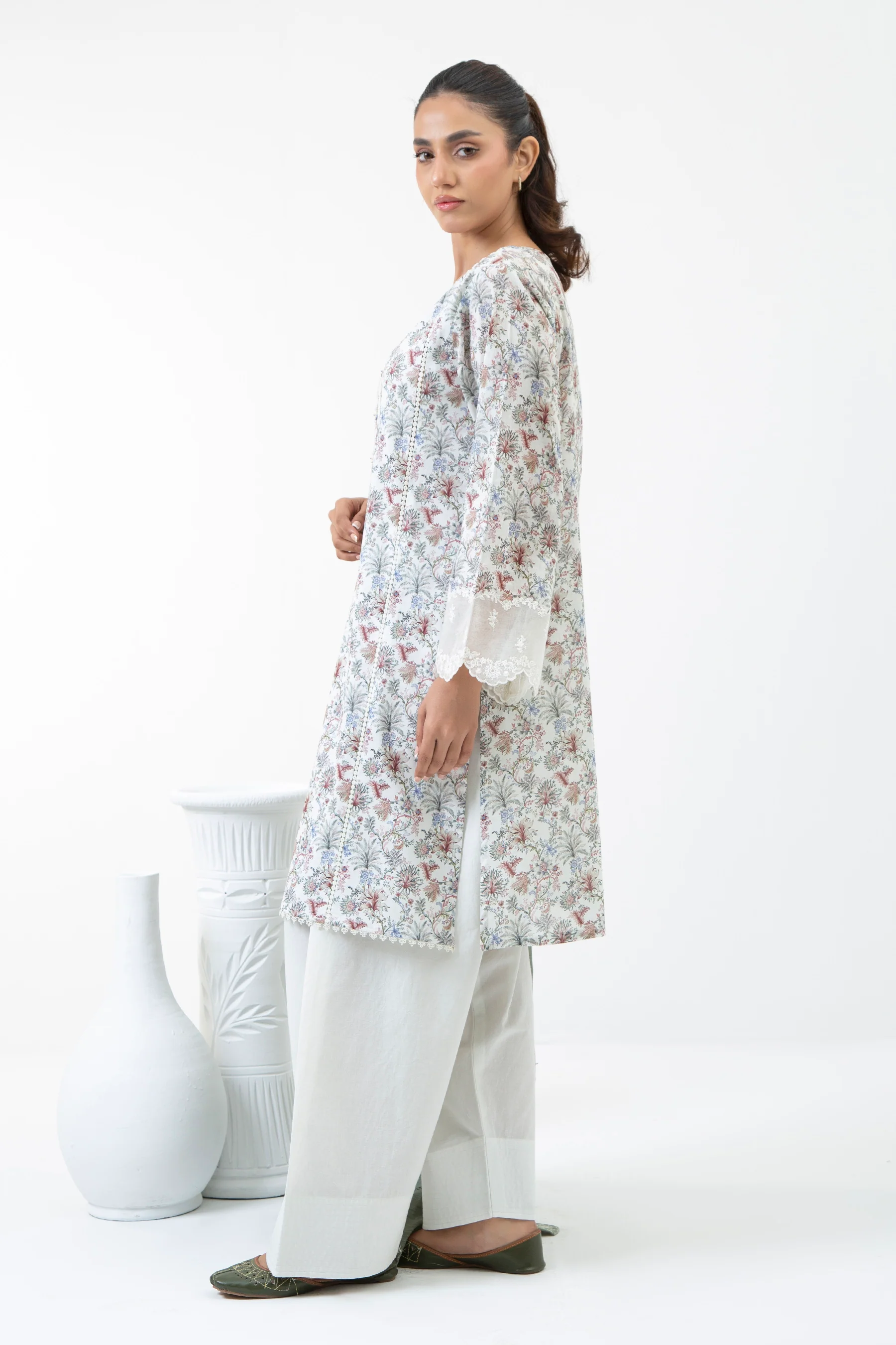 EMBROIDERED CAMBRIC STITCHED 3 PIECE SUIT - Image 3