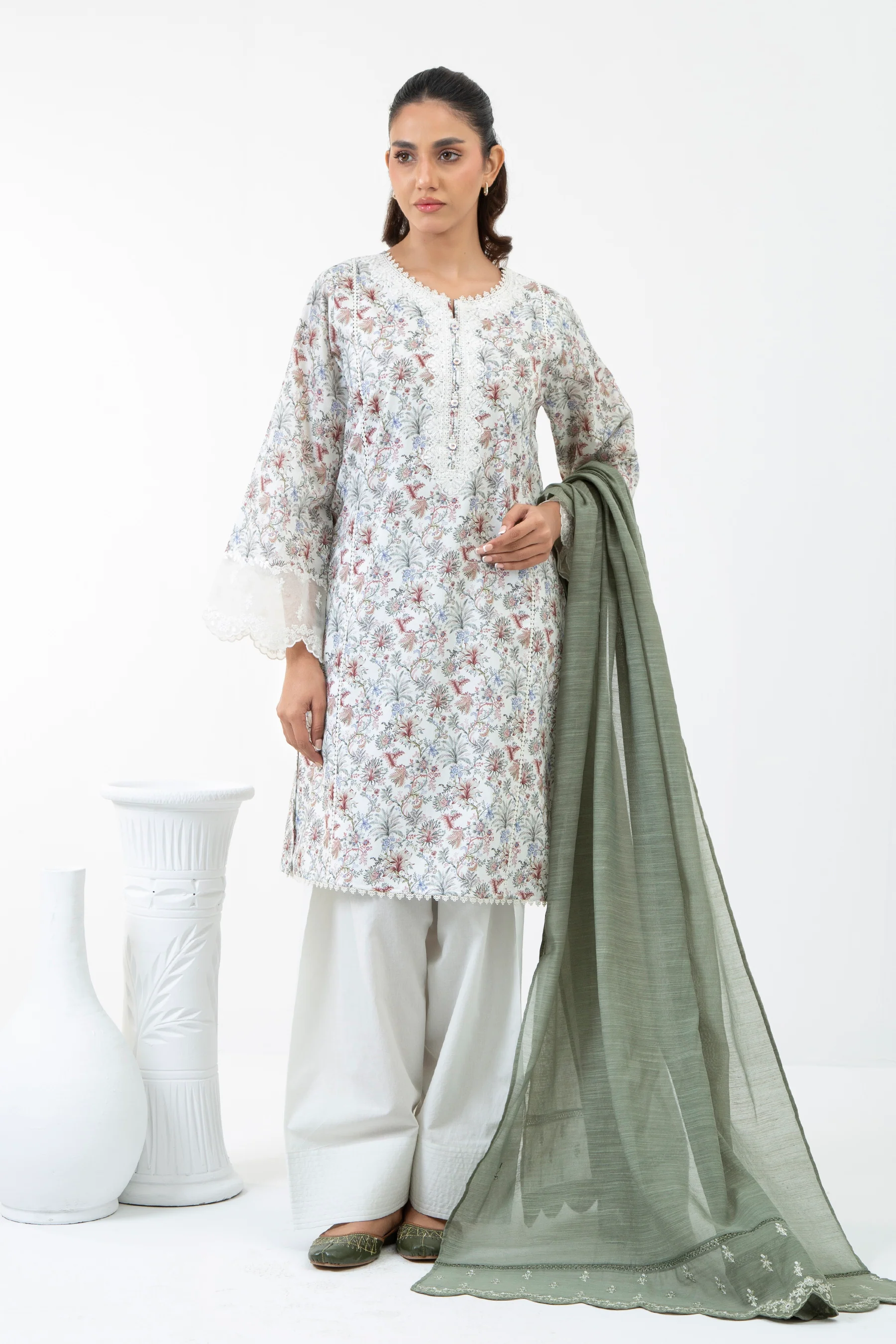 EMBROIDERED CAMBRIC STITCHED 3 PIECE SUIT - Image 6