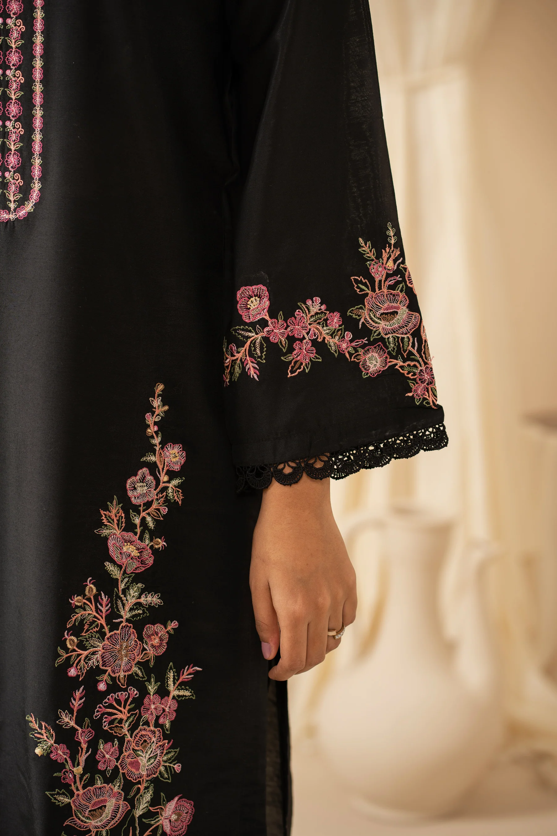 EMBROIDERED CAMBRIC STITCHED 3 PIECE SUIT - Image 6