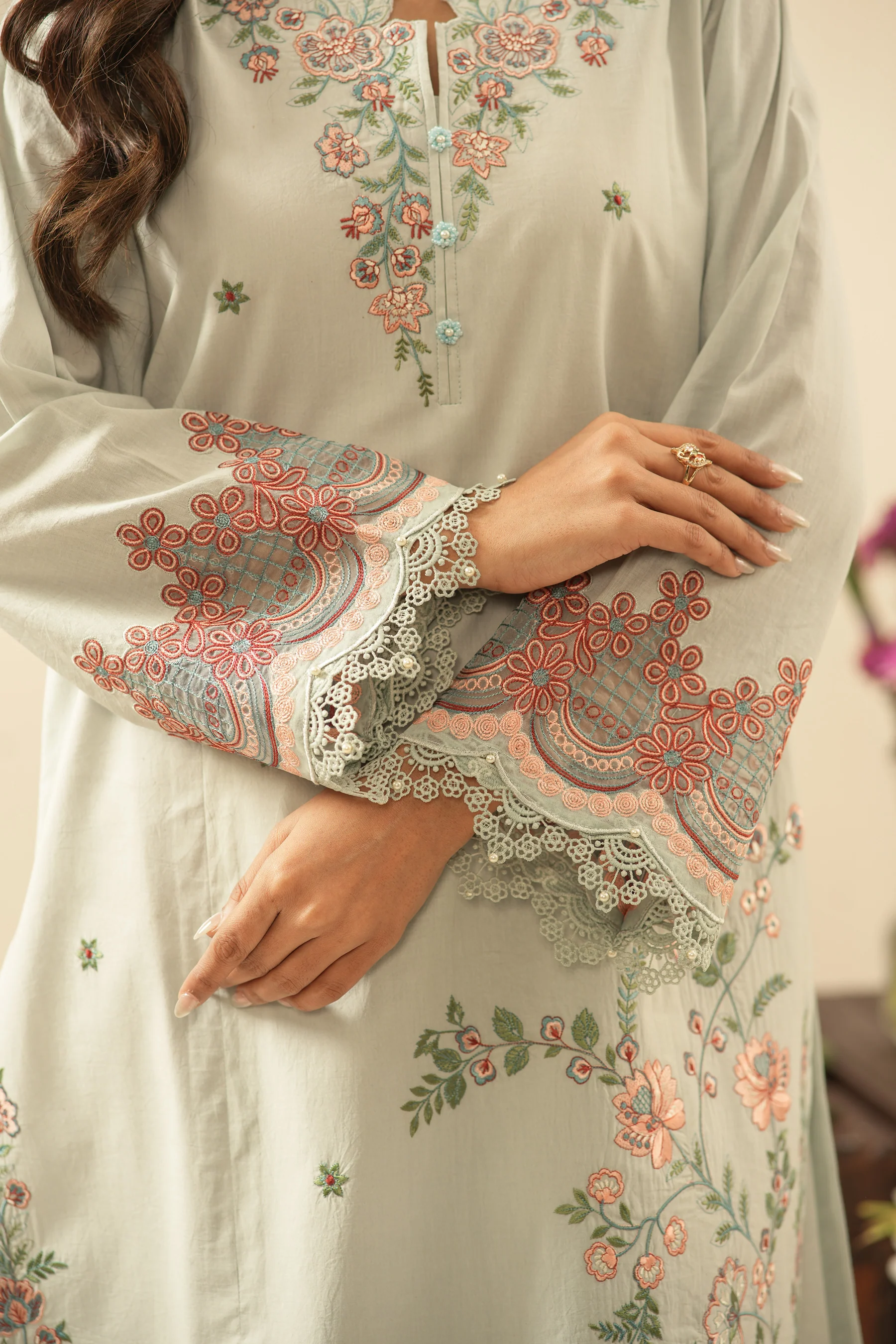 EMBROIDERED CAMBRIC UNSTITCHED 3 PIECE SUIT - Image 2