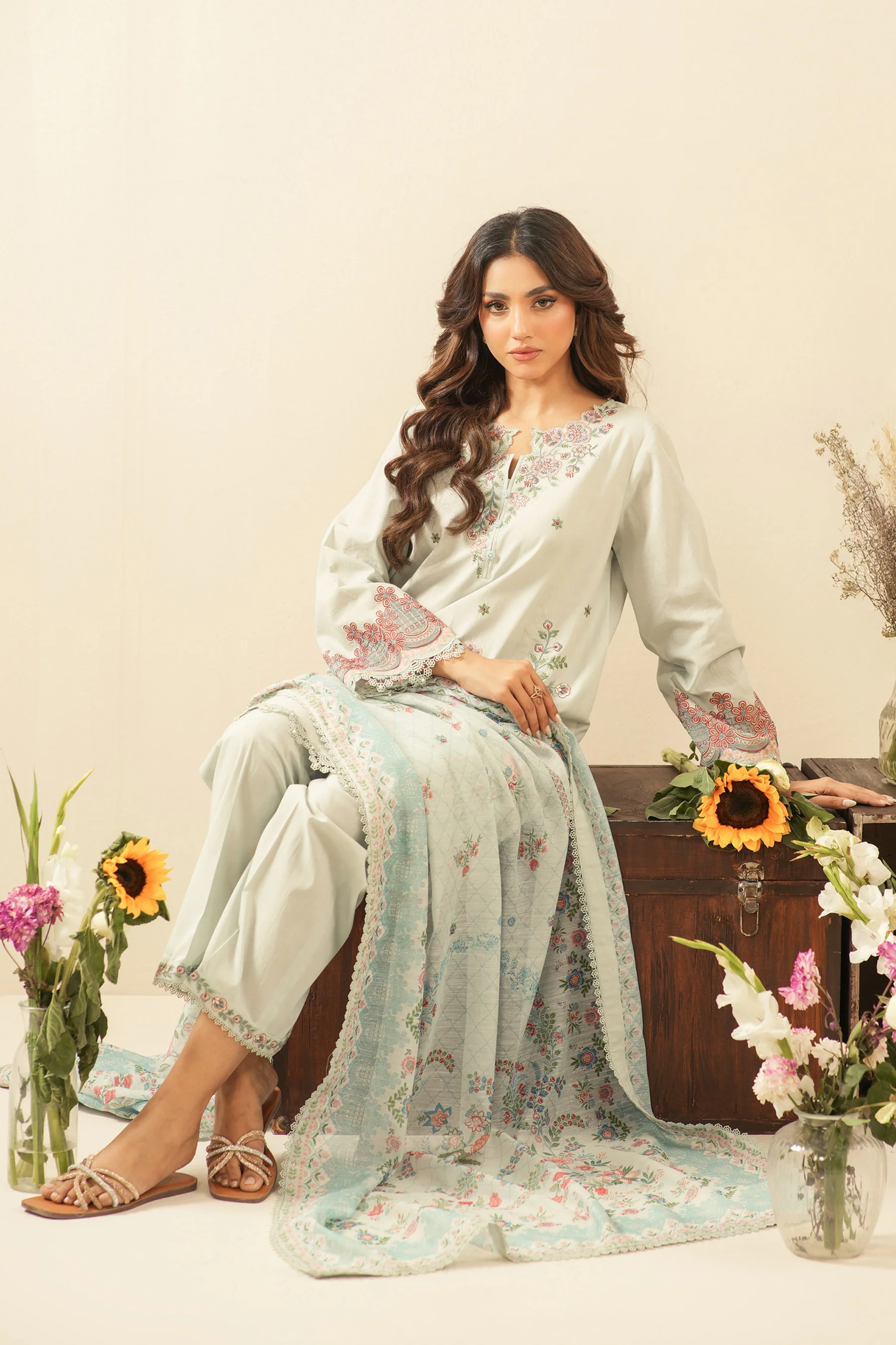 EMBROIDERED CAMBRIC UNSTITCHED 3 PIECE SUIT - Image 3