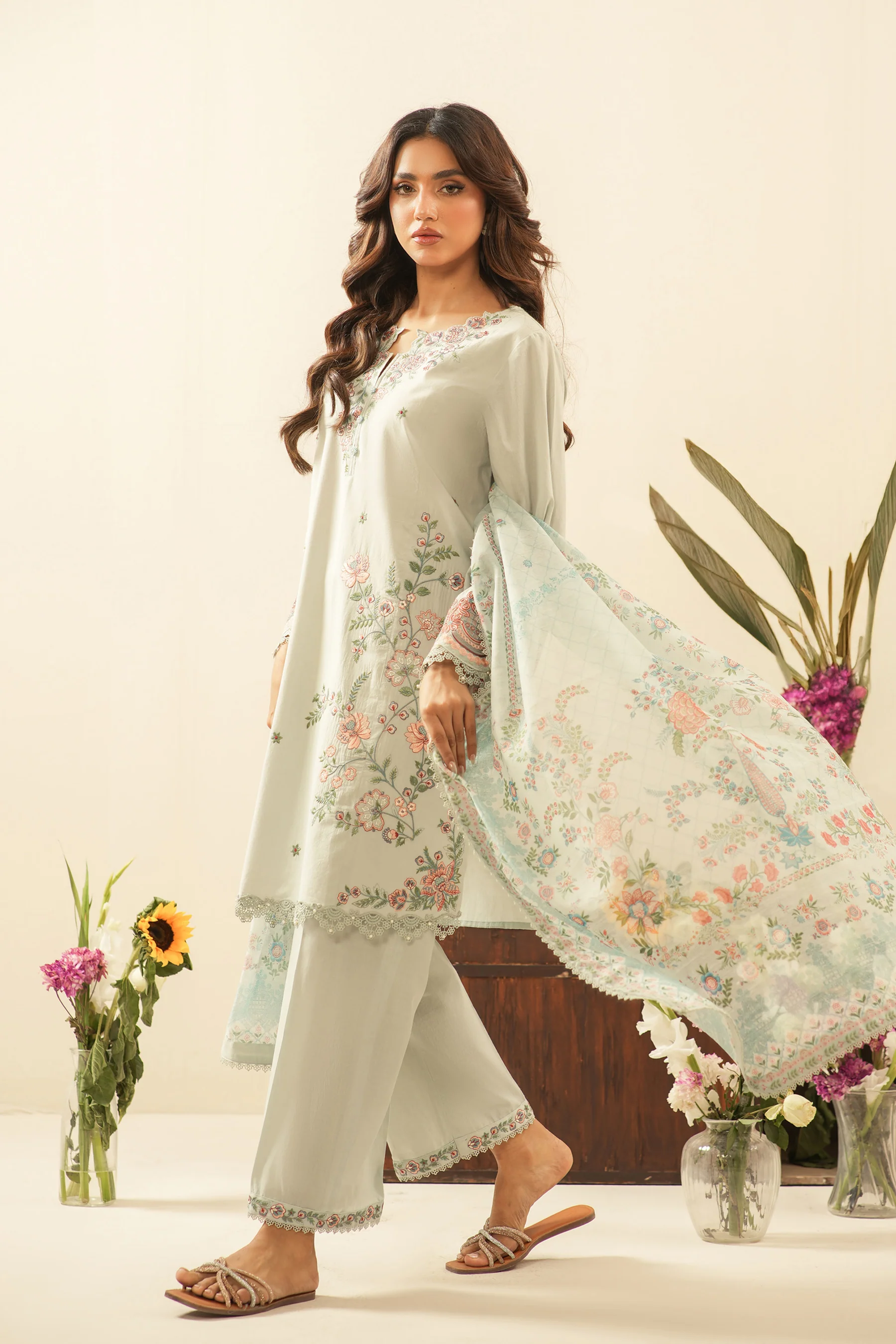 EMBROIDERED CAMBRIC UNSTITCHED 3 PIECE SUIT - Image 4