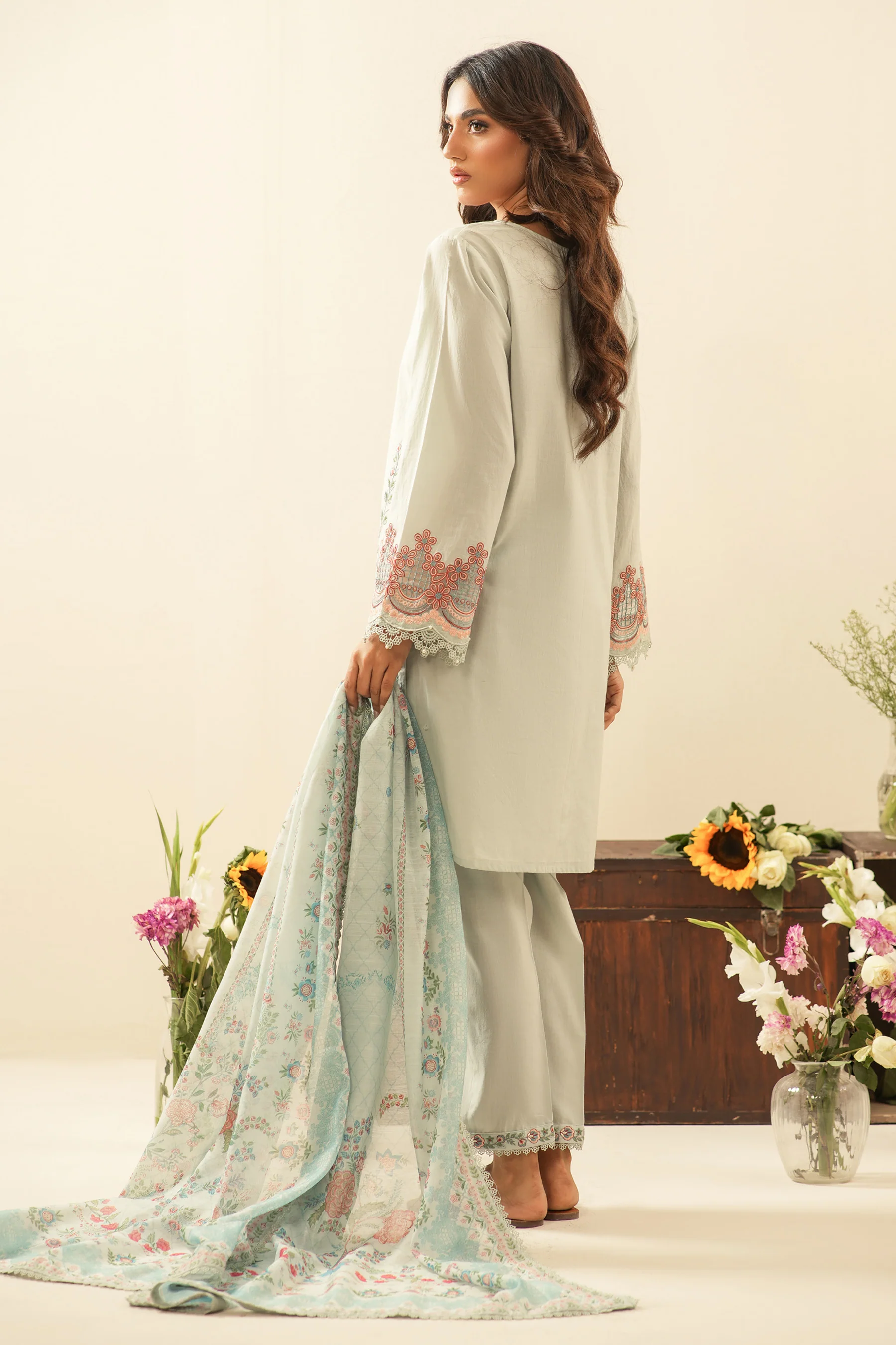 EMBROIDERED CAMBRIC UNSTITCHED 3 PIECE SUIT - Image 5
