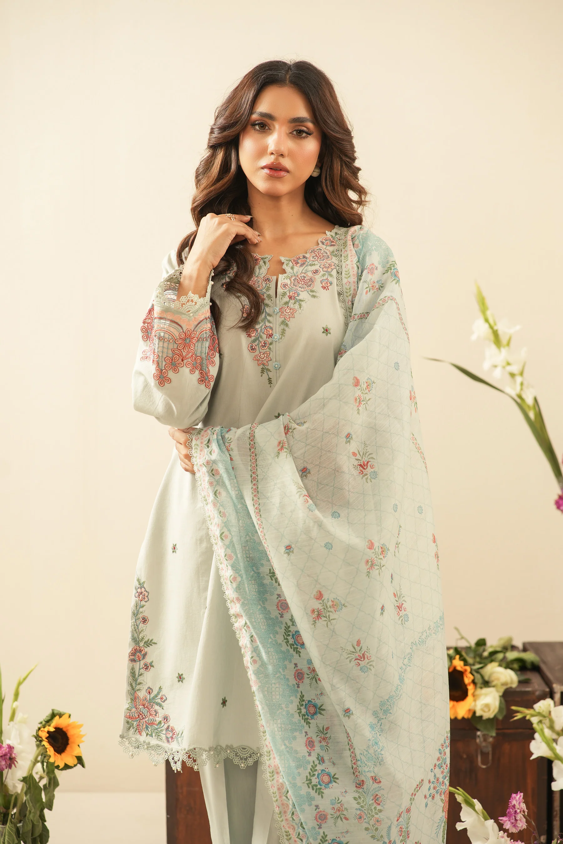EMBROIDERED CAMBRIC UNSTITCHED 3 PIECE SUIT - Image 9