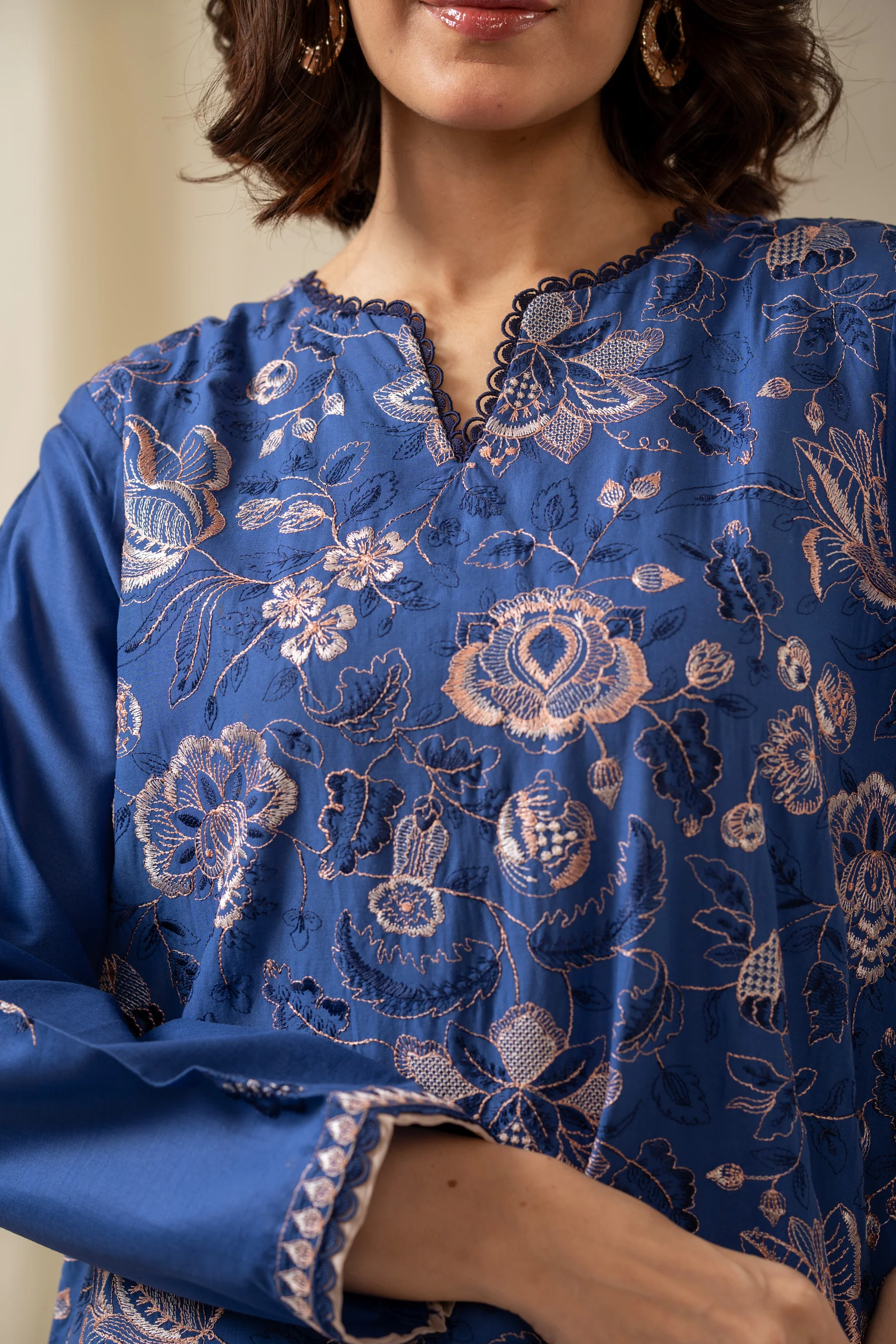 EMBROIDERED CAMBRIC UNSTITCHED 3 PIECE SUIT - Image 3