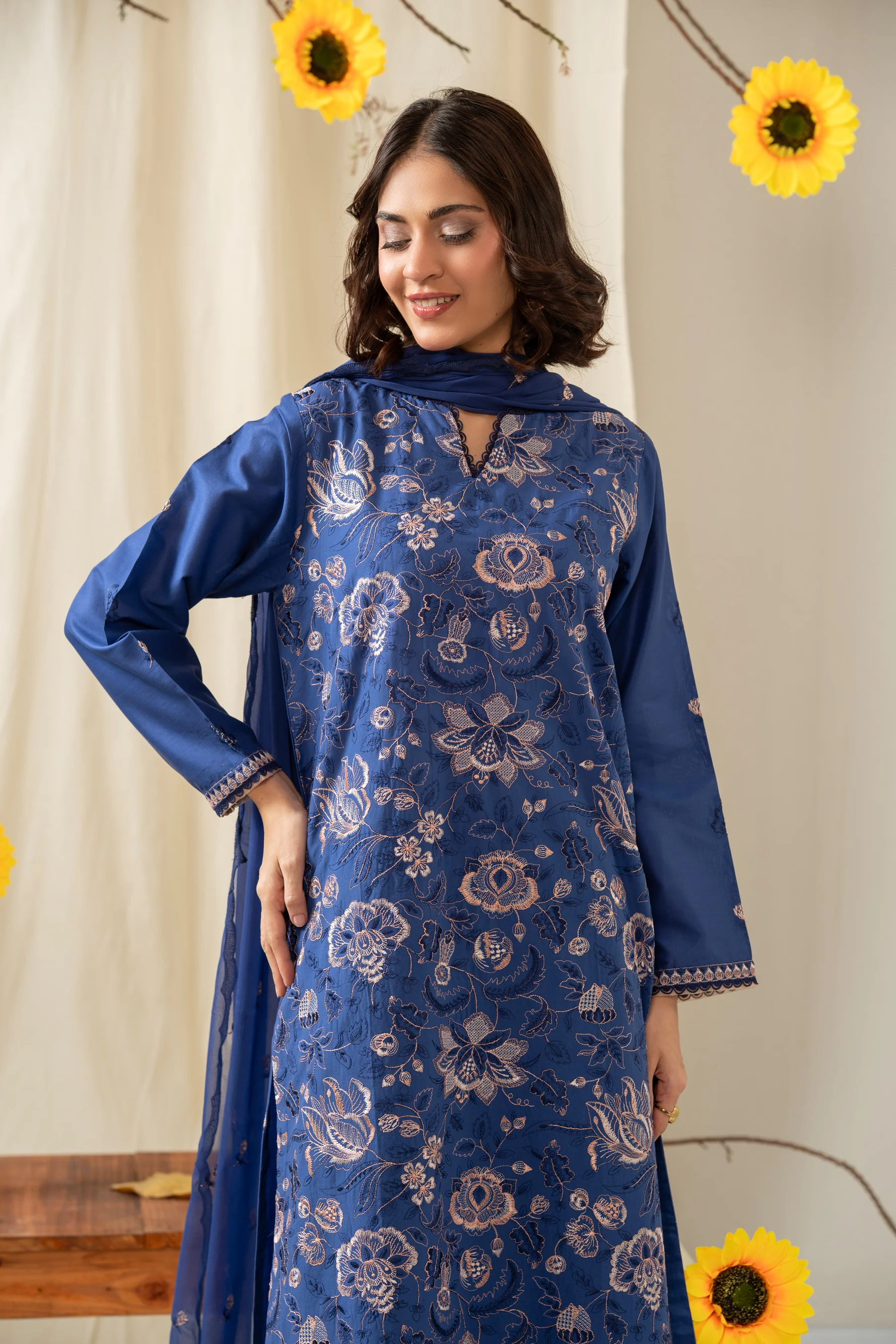 EMBROIDERED CAMBRIC UNSTITCHED 3 PIECE SUIT - Image 4