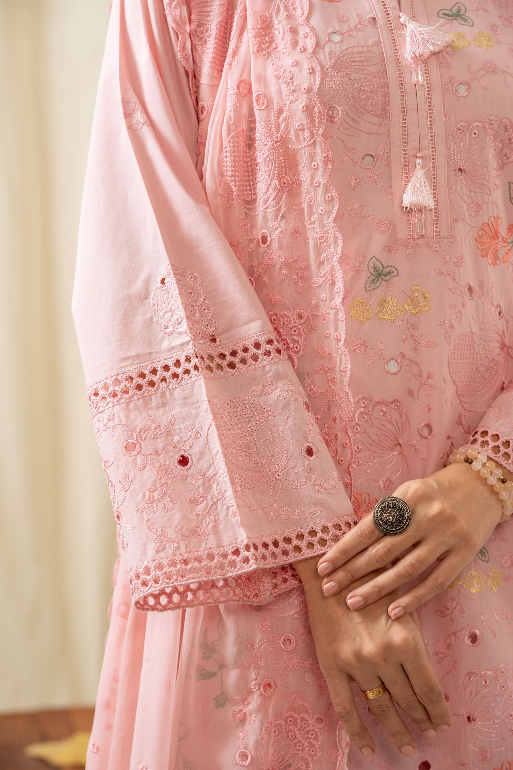 EMBROIDERED CAMBRIC UNSTITCHED 3 PIECE SUIT - Image 3