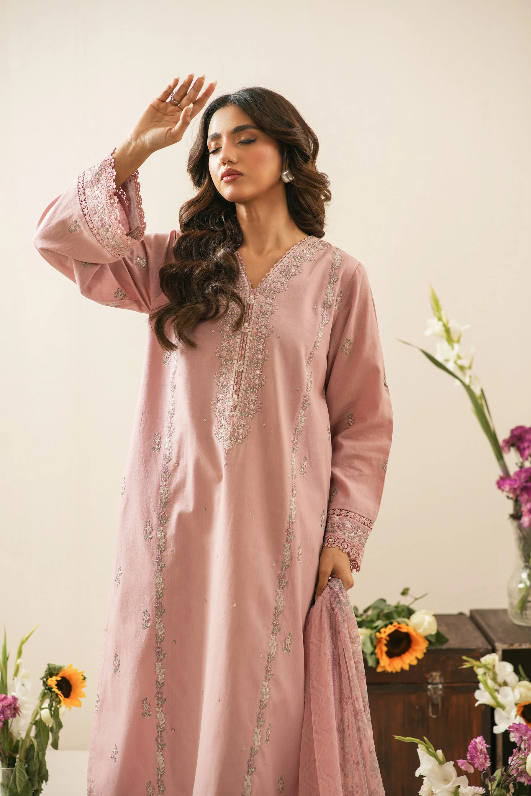 EMBROIDERED CAMBRIC UNSTITCHED 3 PIECE SUIT (FACTORY E-OUTLET) - Image 6
