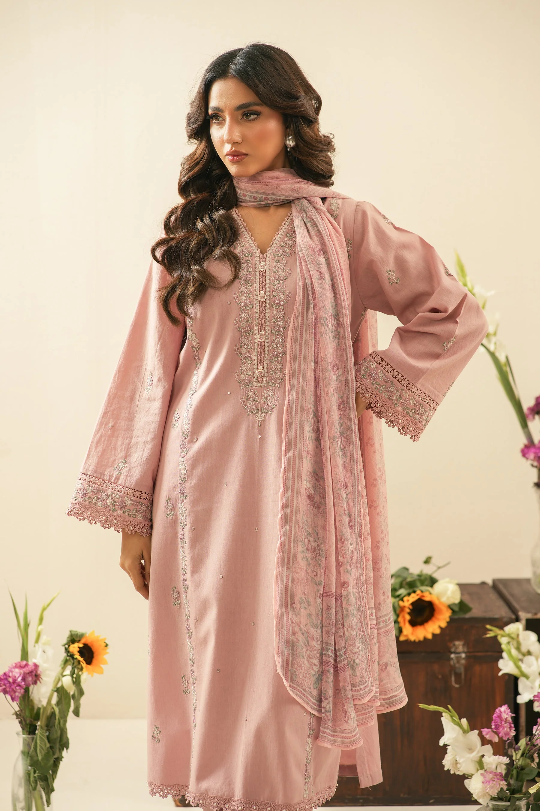 EMBROIDERED CAMBRIC UNSTITCHED 3 PIECE SUIT (FACTORY E-OUTLET) - Image 7