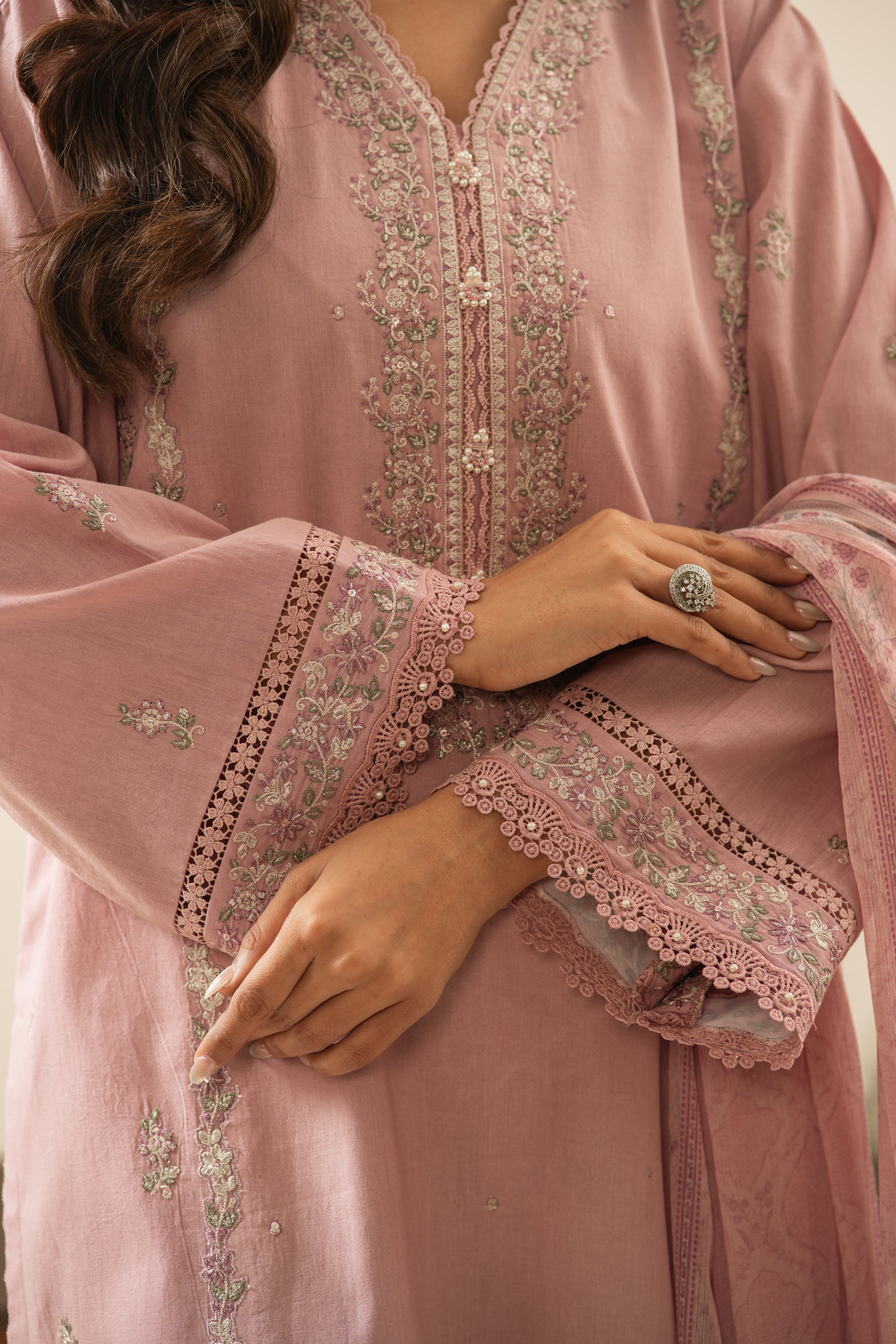 EMBROIDERED CAMBRIC UNSTITCHED 3 PIECE SUIT - Image 2
