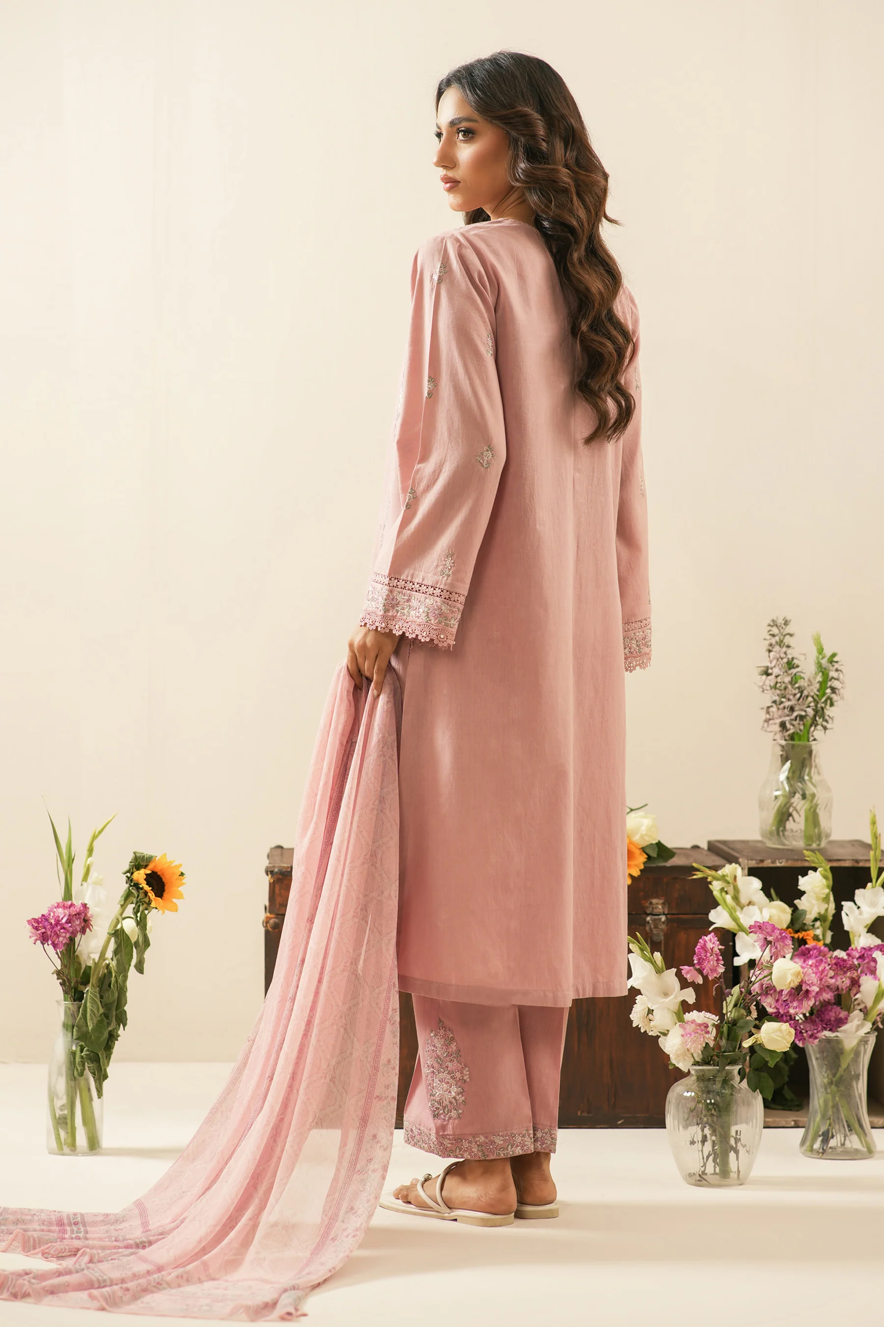 EMBROIDERED CAMBRIC UNSTITCHED 3 PIECE SUIT - Image 4
