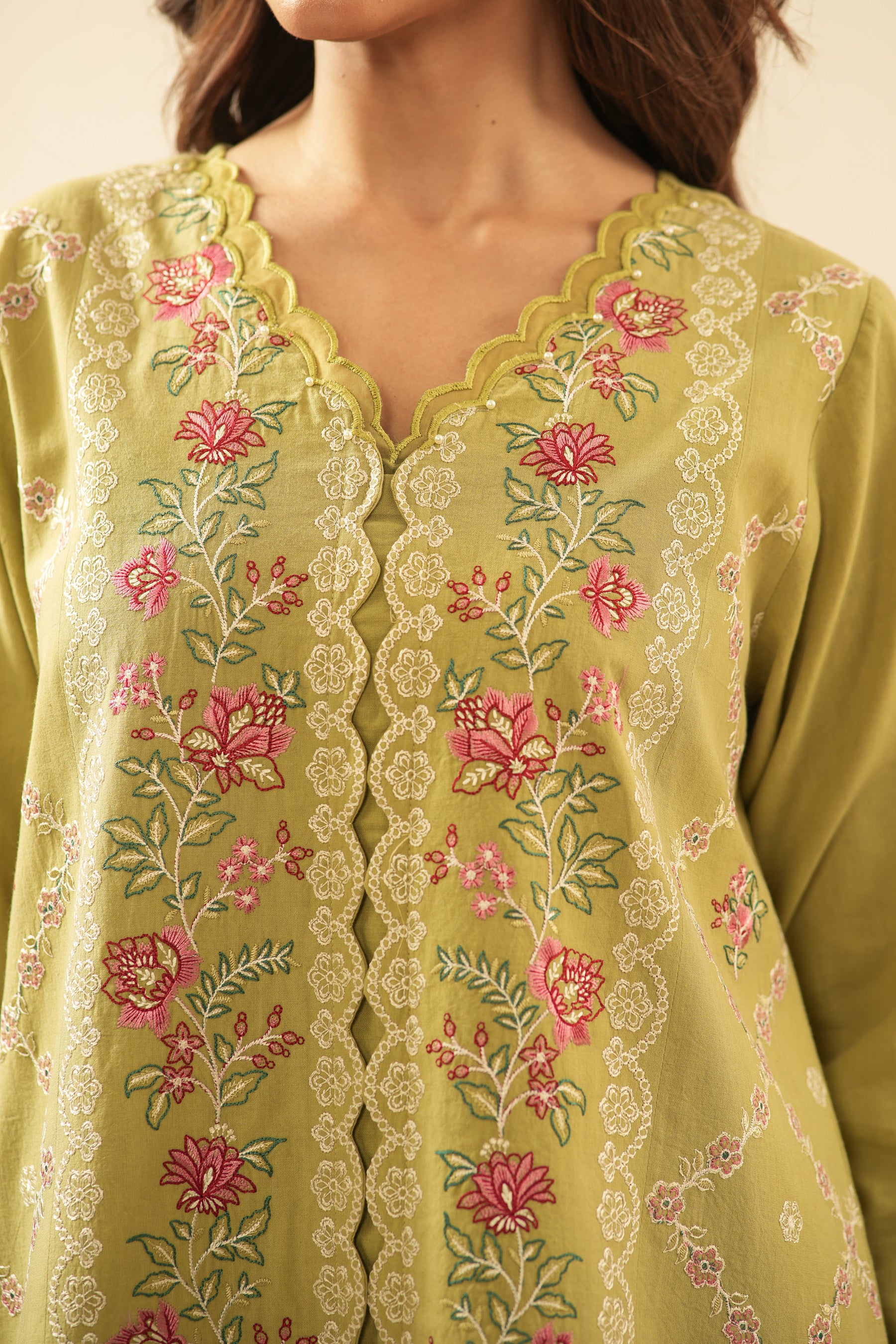 EMBROIDERED CAMBRIC UNSTITCHED 3 PIECE SUIT - Image 3