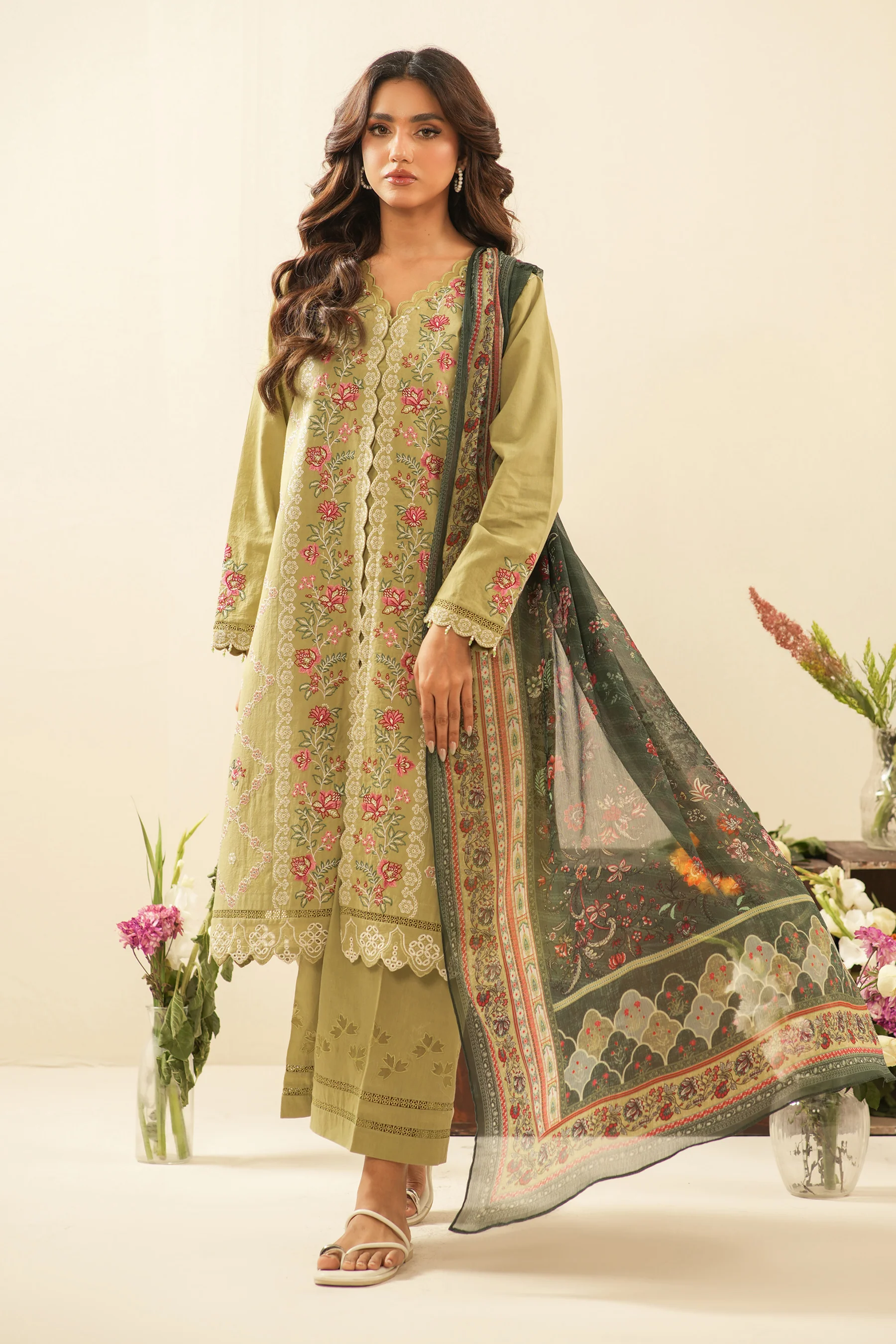 EMBROIDERED CAMBRIC UNSTITCHED 3 PIECE SUIT - Image 5