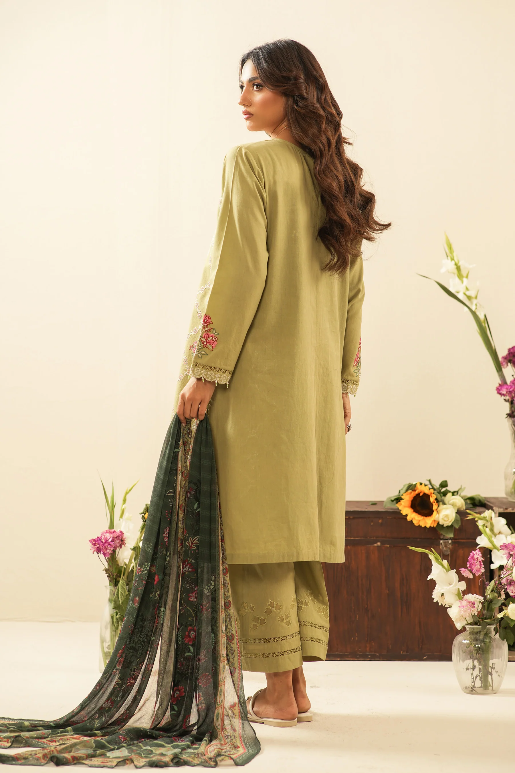 EMBROIDERED CAMBRIC UNSTITCHED 3 PIECE SUIT - Image 6