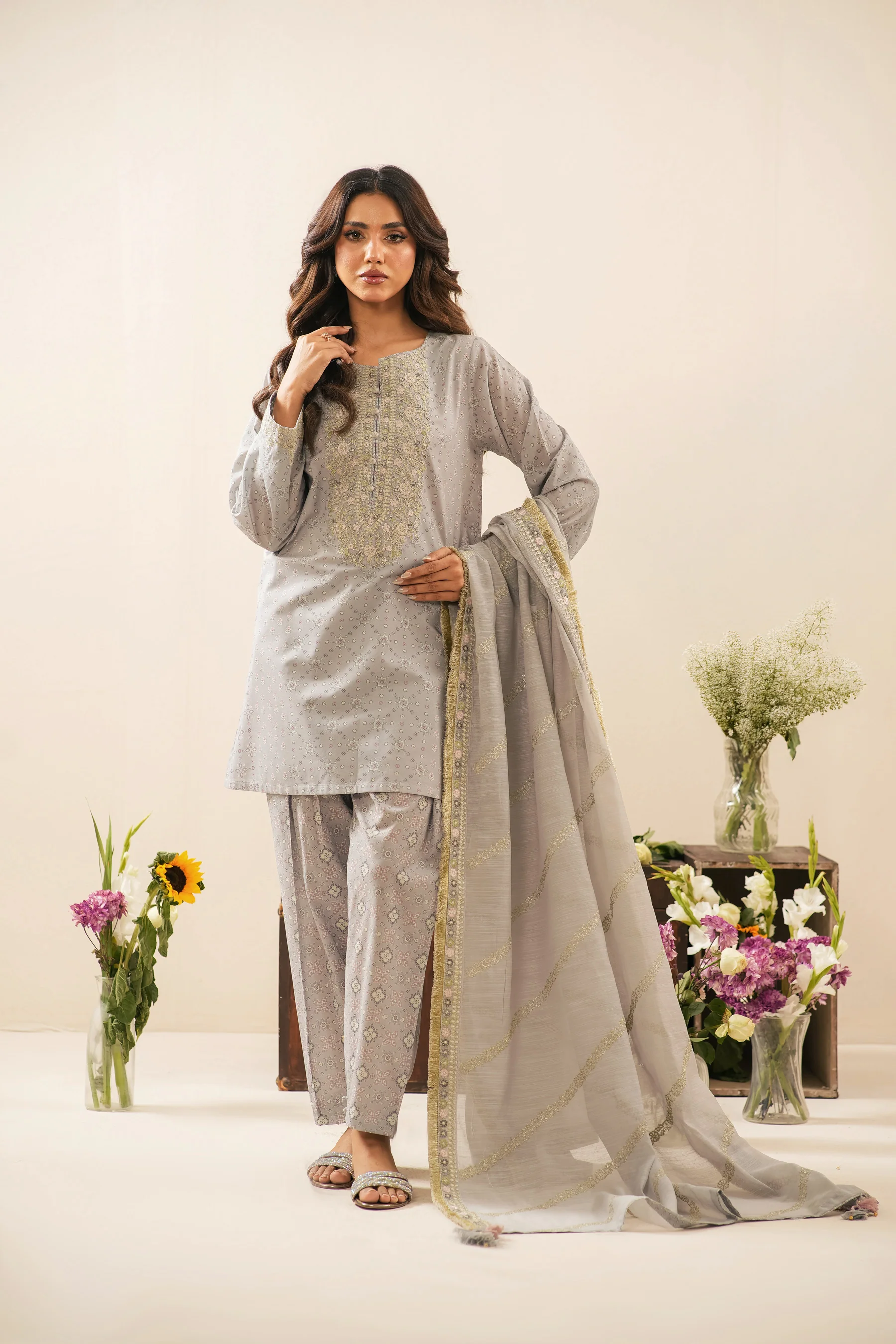 EMBROIDERED CAMBRIC UNSTITCHED 3 PIECE SUIT - Image 7