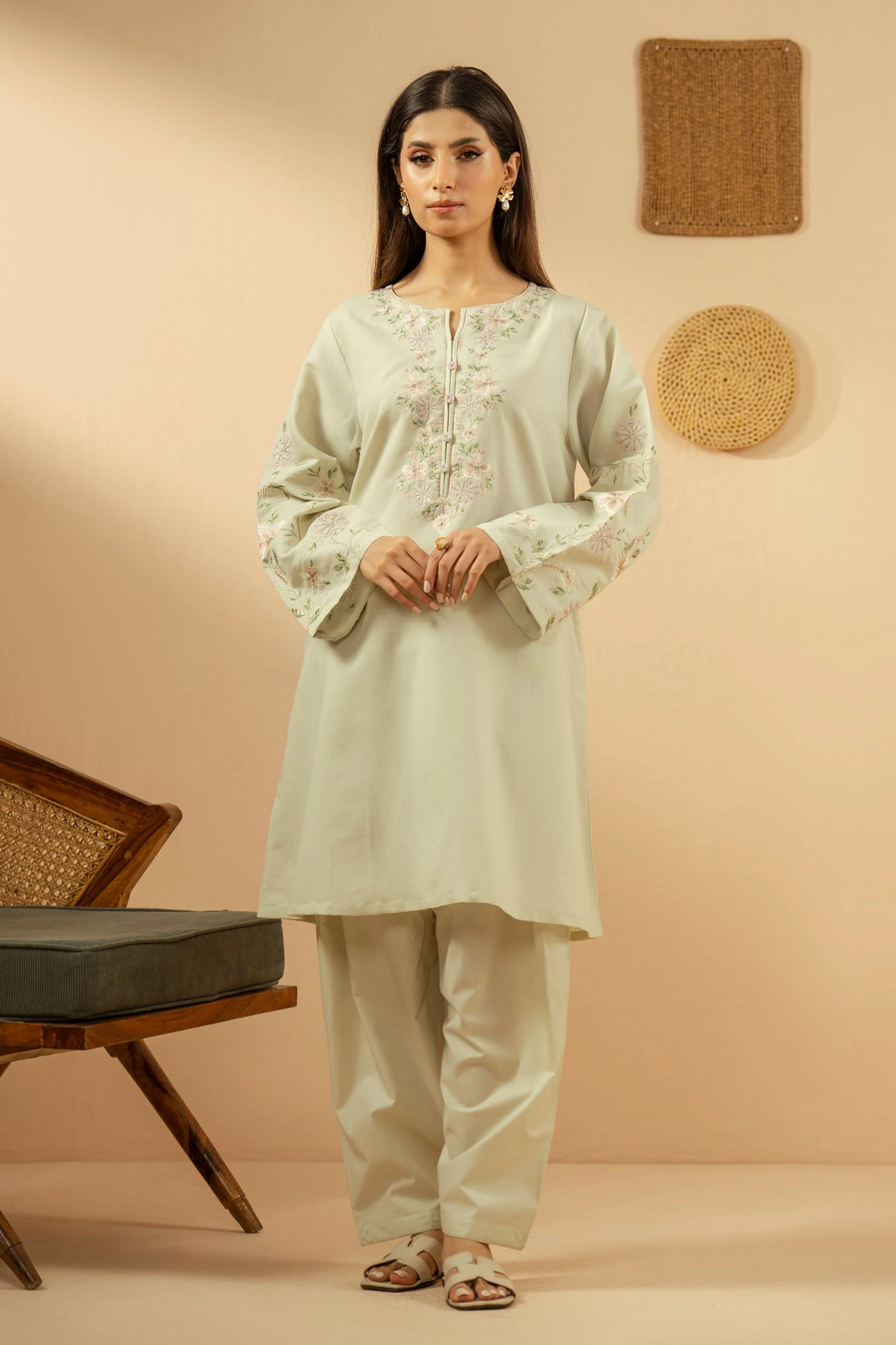 EMBROIDERED CAMBRIC ZARI STITCHED 2 PIECE SUIT (FACTORY E-OUTLET)