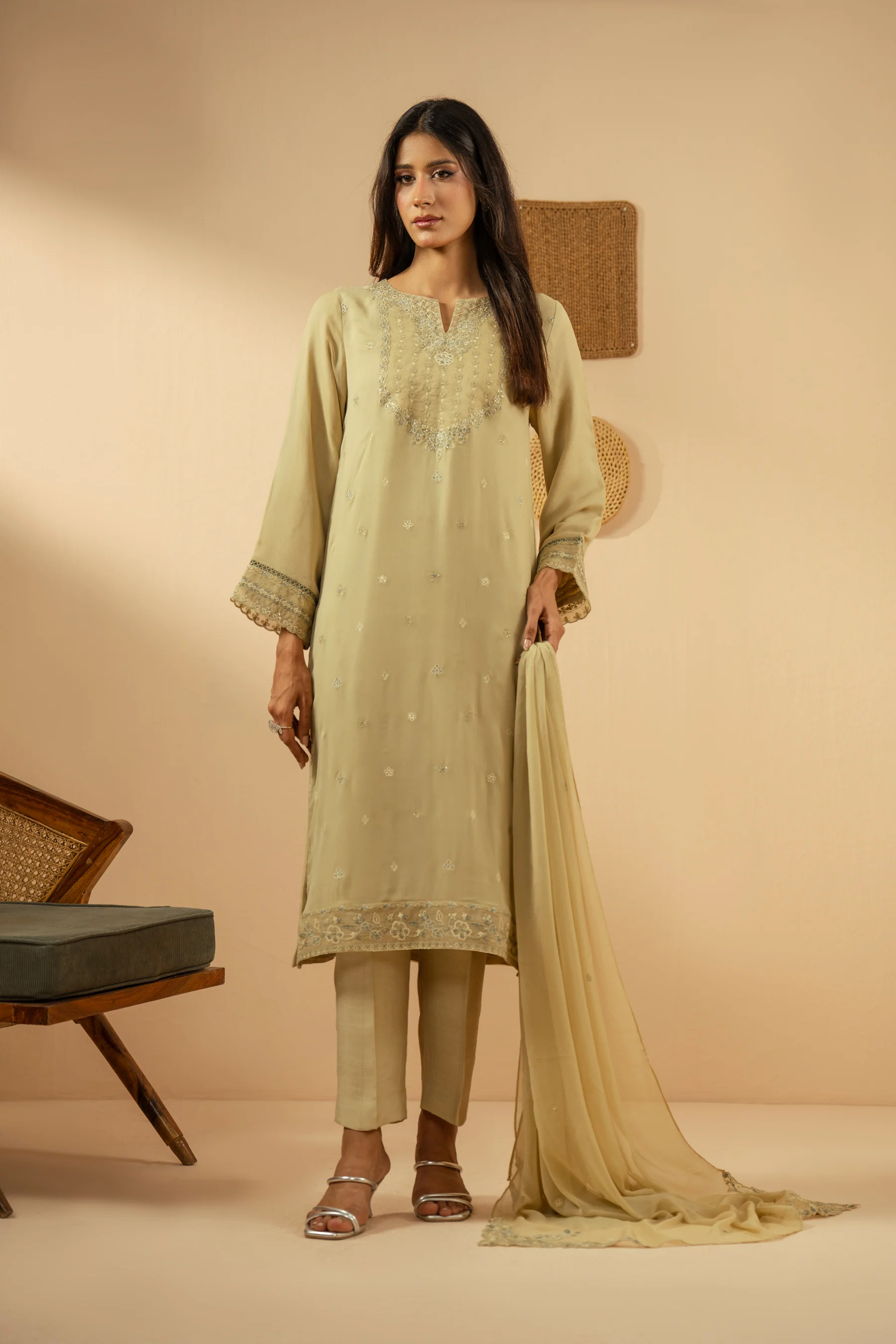EMBROIDERED CHIFFON UNSTITCHED 3 PIECE SUIT - Image 4