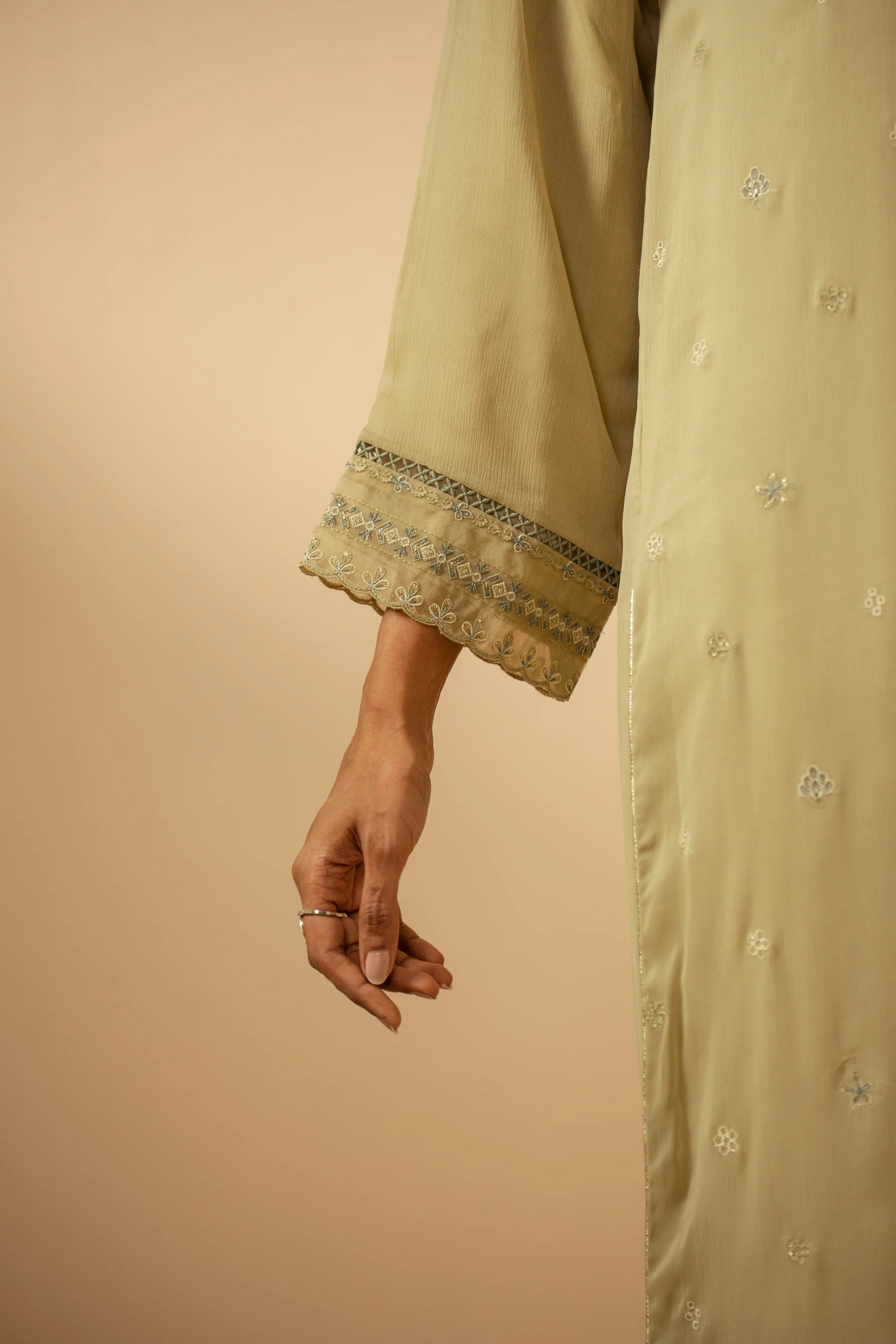 EMBROIDERED CHIFFON UNSTITCHED 3 PIECE SUIT - Image 6