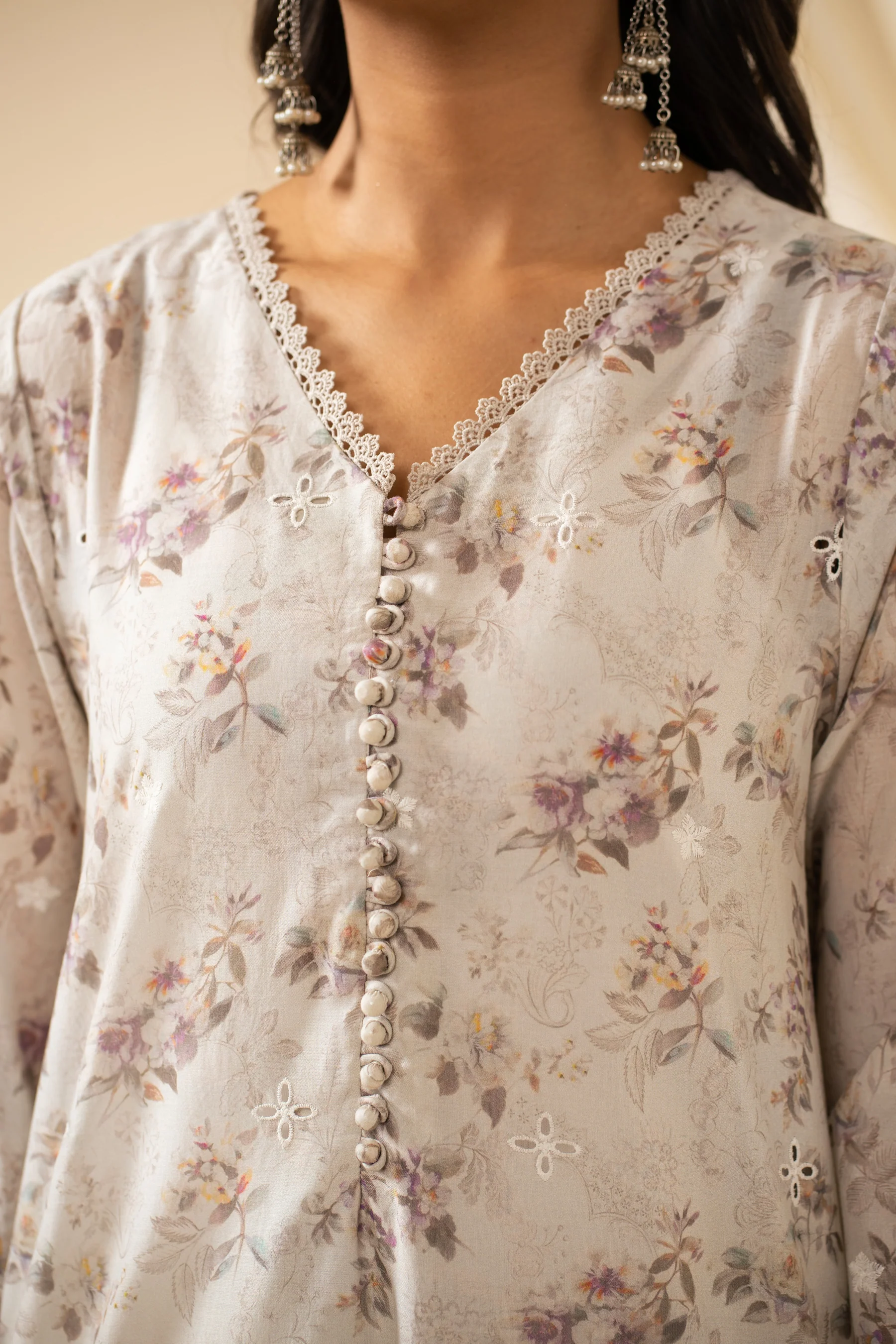 EMBROIDERED CHIKANKARI LAWN STITCHED 3 PIECE SUIT - Image 3