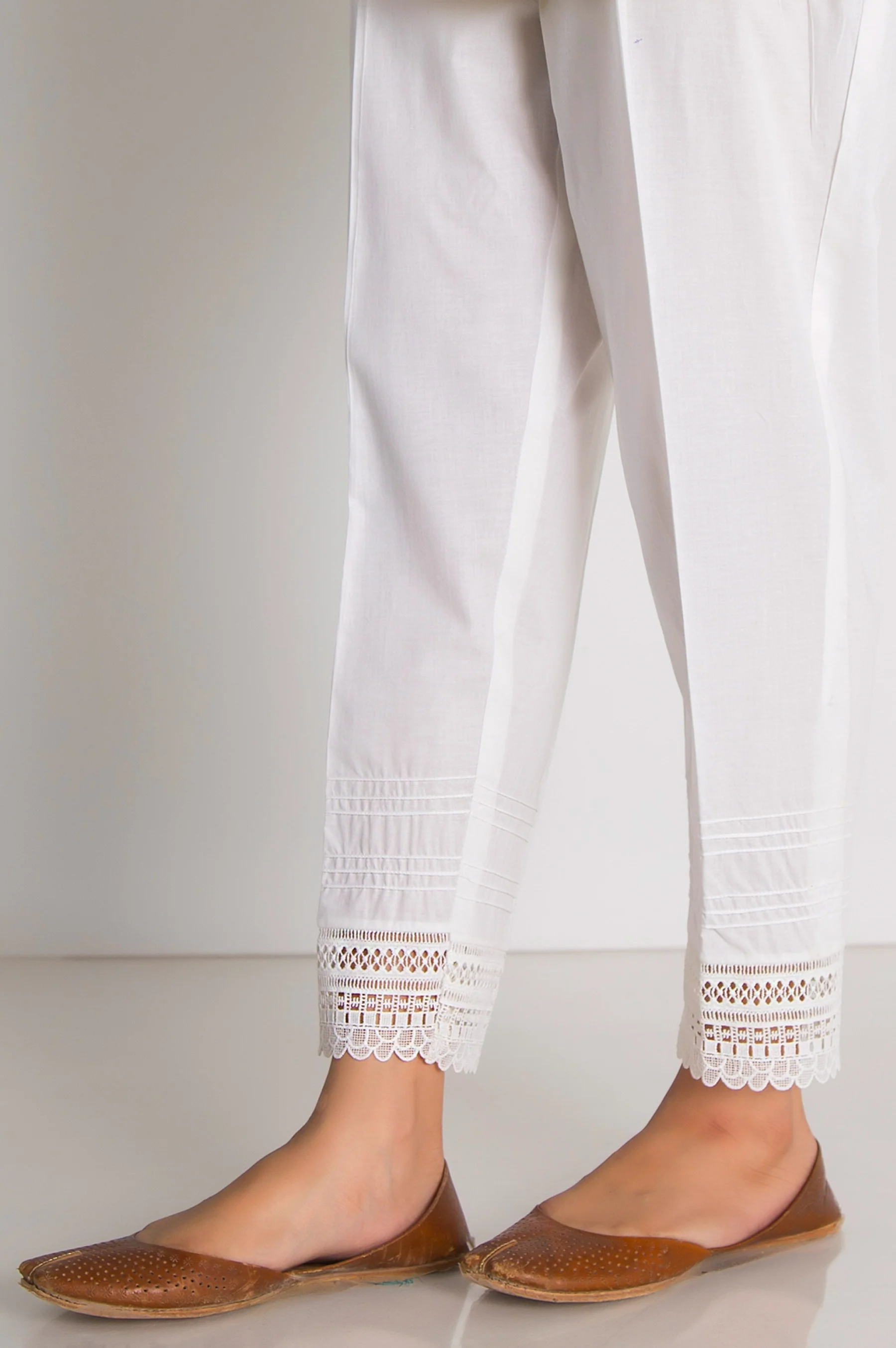 Embroidered cigarette Pants - White - Image 4