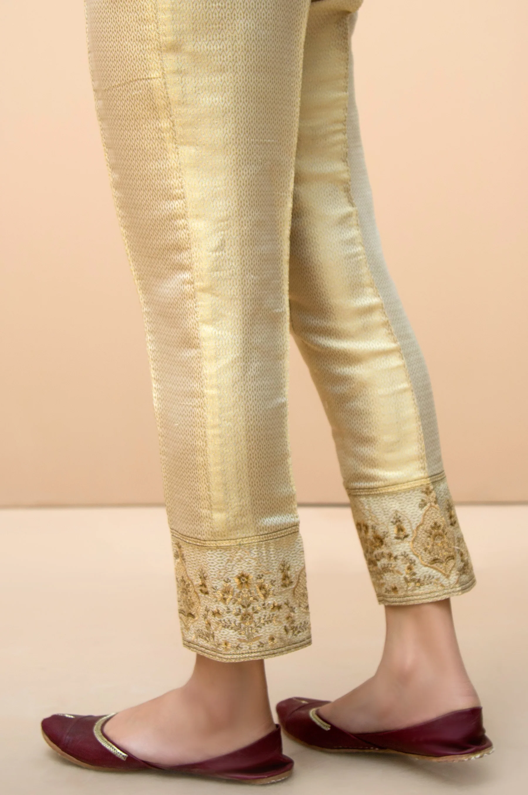Embroidered cigarette Pants - Golden - Image 2
