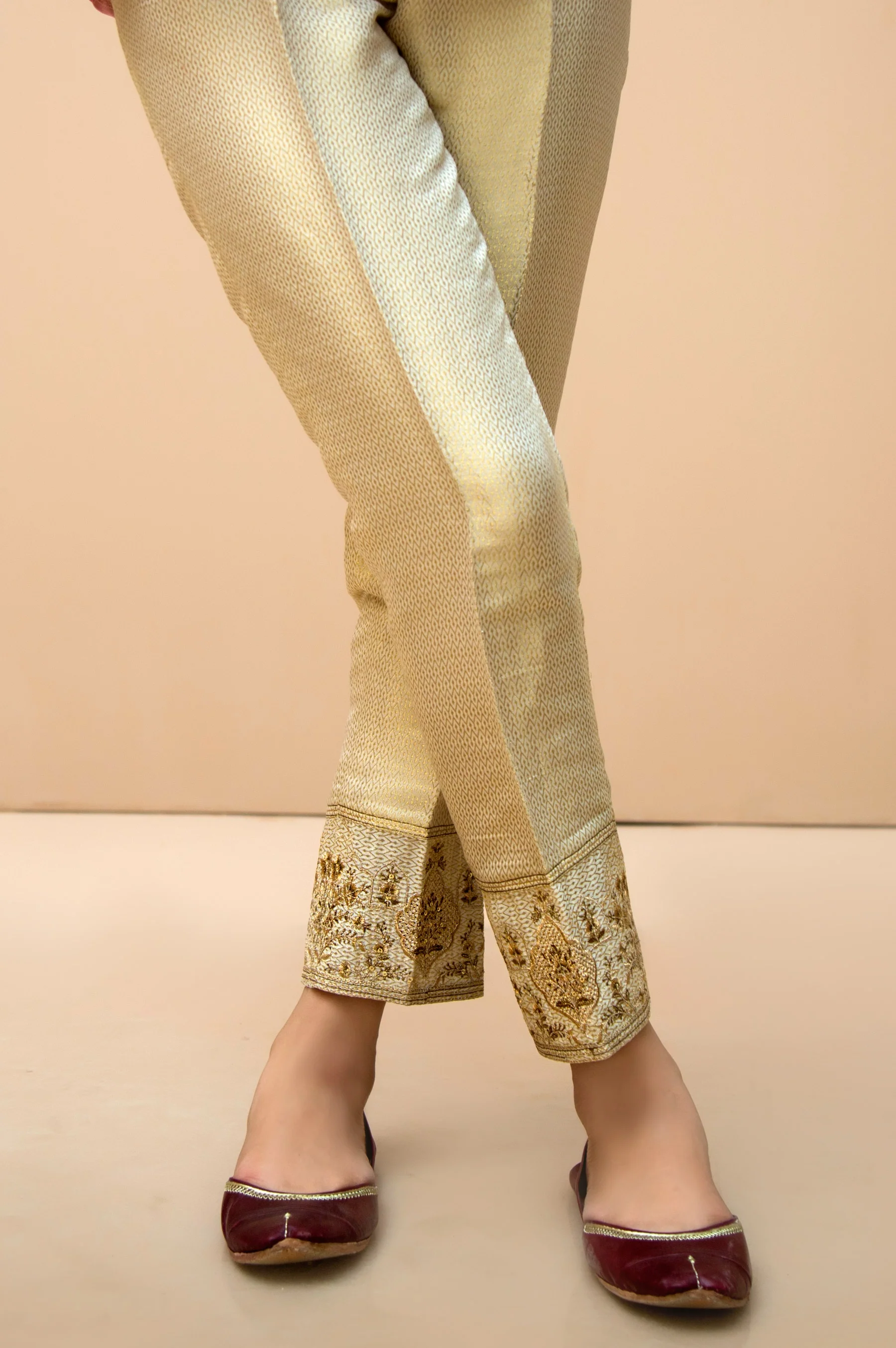 Embroidered cigarette Pants - Golden - Image 3