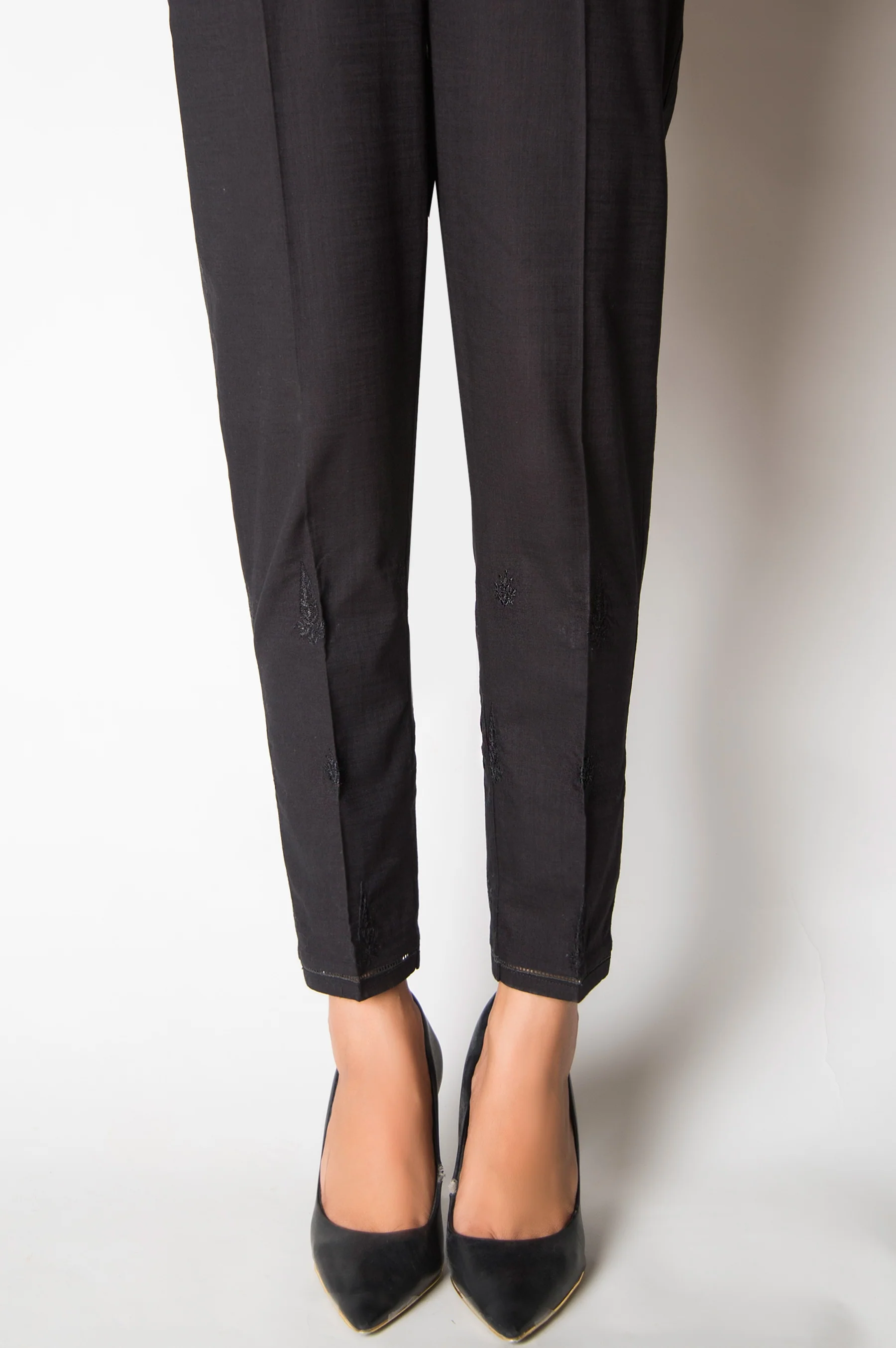 Embroidered Cotton Slub Cigarette Pants - Black