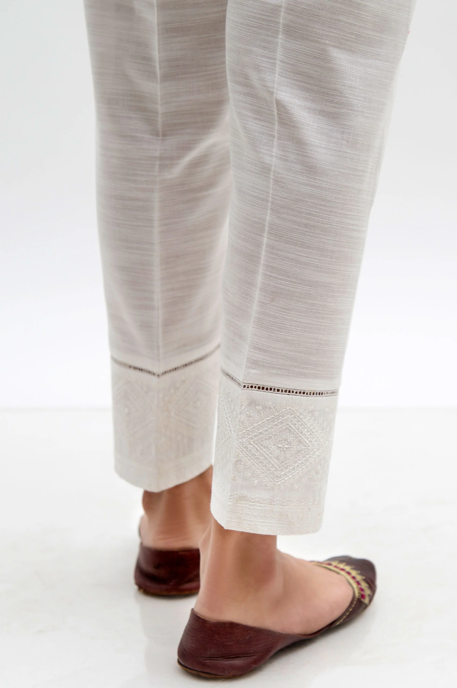 Embroidered Cotton Slub Cigarette Pants - White - Image 3