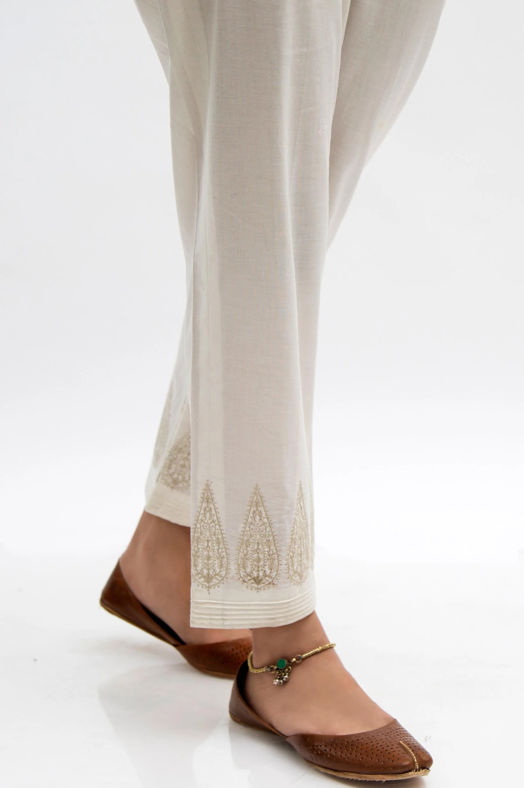 Embroidered Cigarette Pants - Offwhite