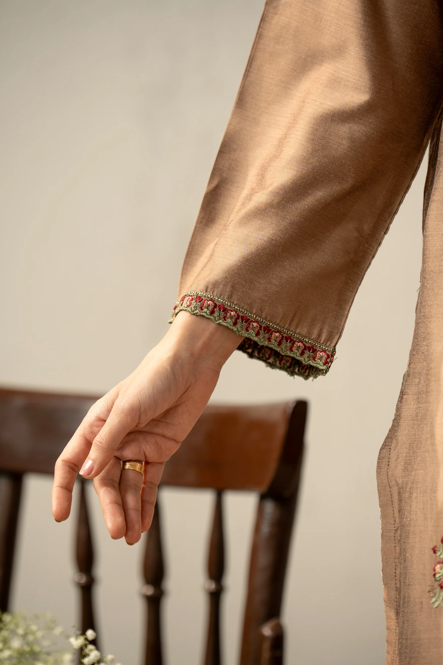 EMBROIDERED COTTON SILK STITCHED 3 PIECE SUIT - Image 3