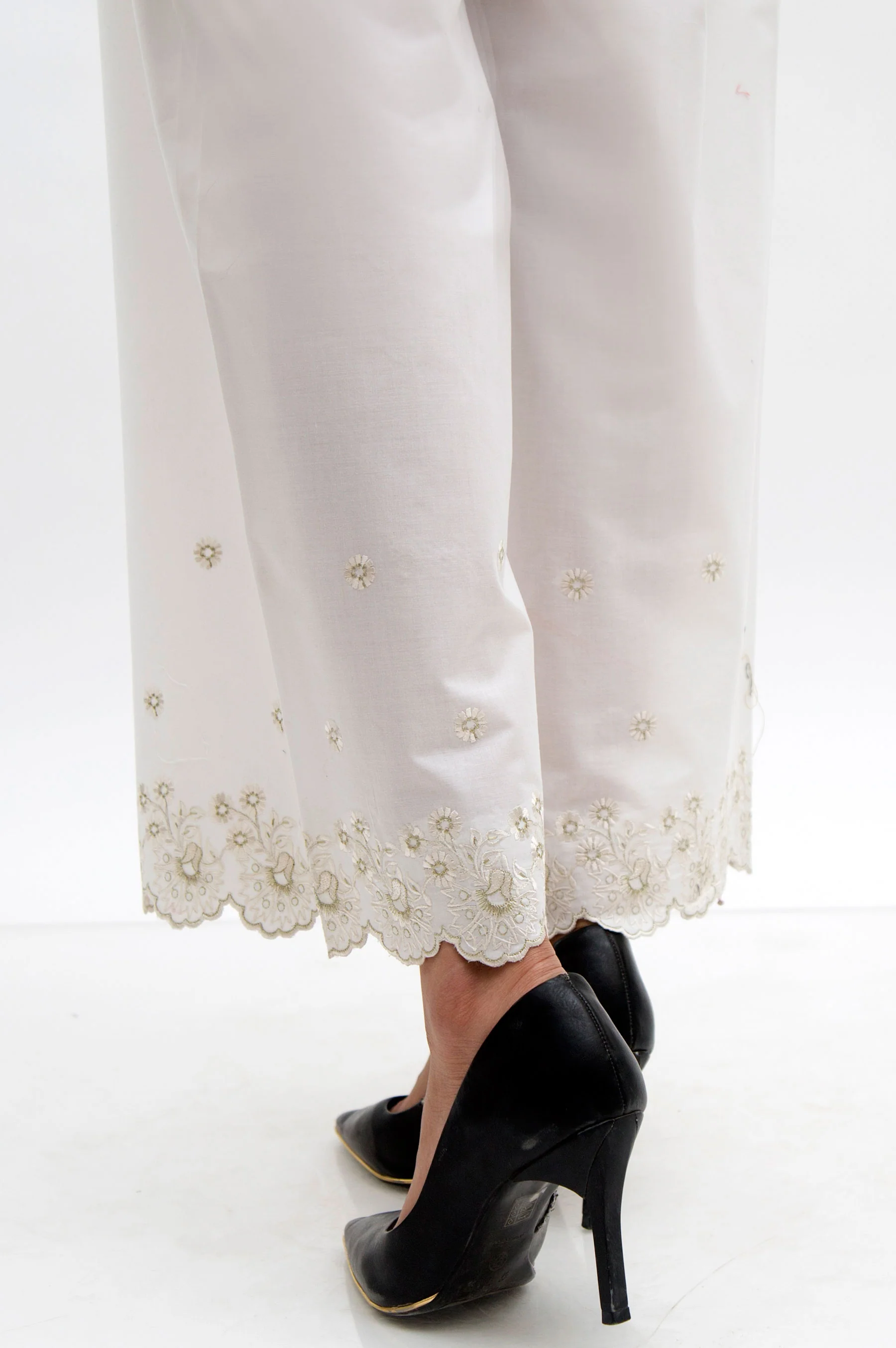 Embroidered Culotte Pants - White - Image 2