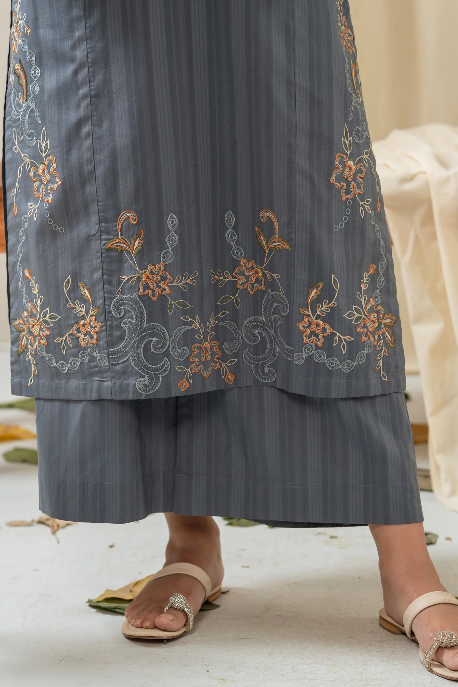 EMBROIDERED DORIA STITCHED 2 PIECE SUIT - Image 5