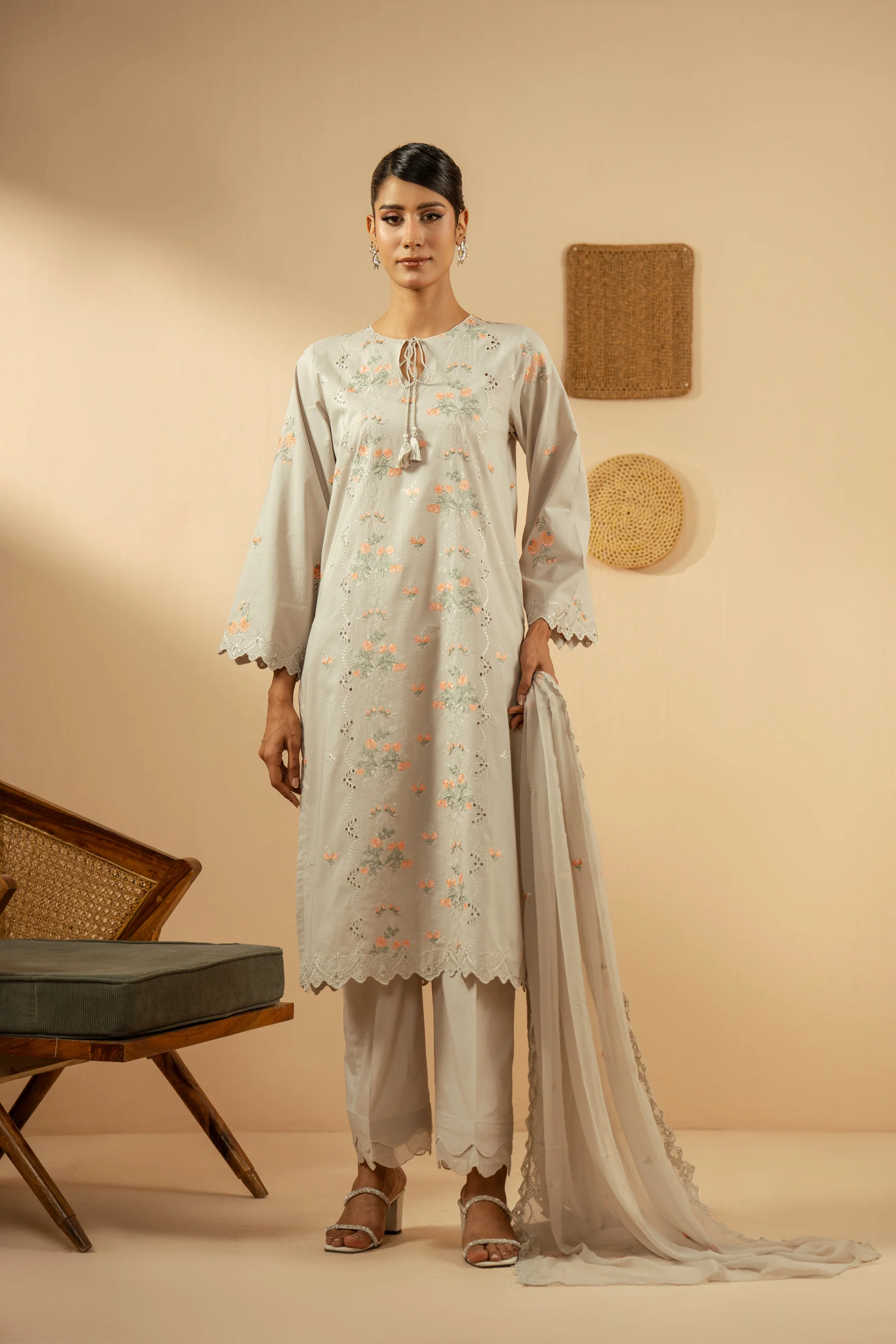 EMBROIDERED LAWN STITCHED 3 PIECE SUIT - Image 4
