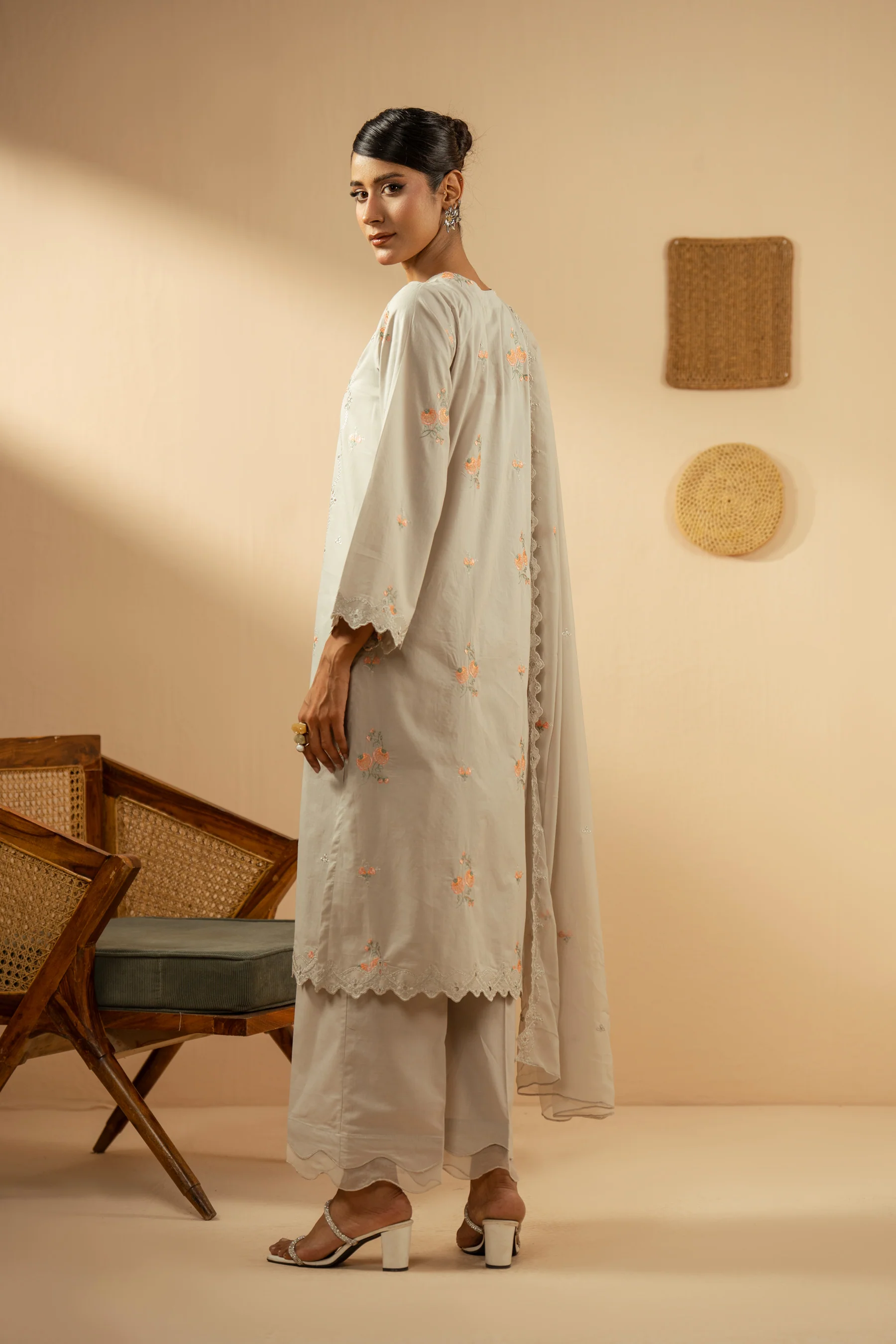 EMBROIDERED LAWN STITCHED 3 PIECE SUIT - Image 5
