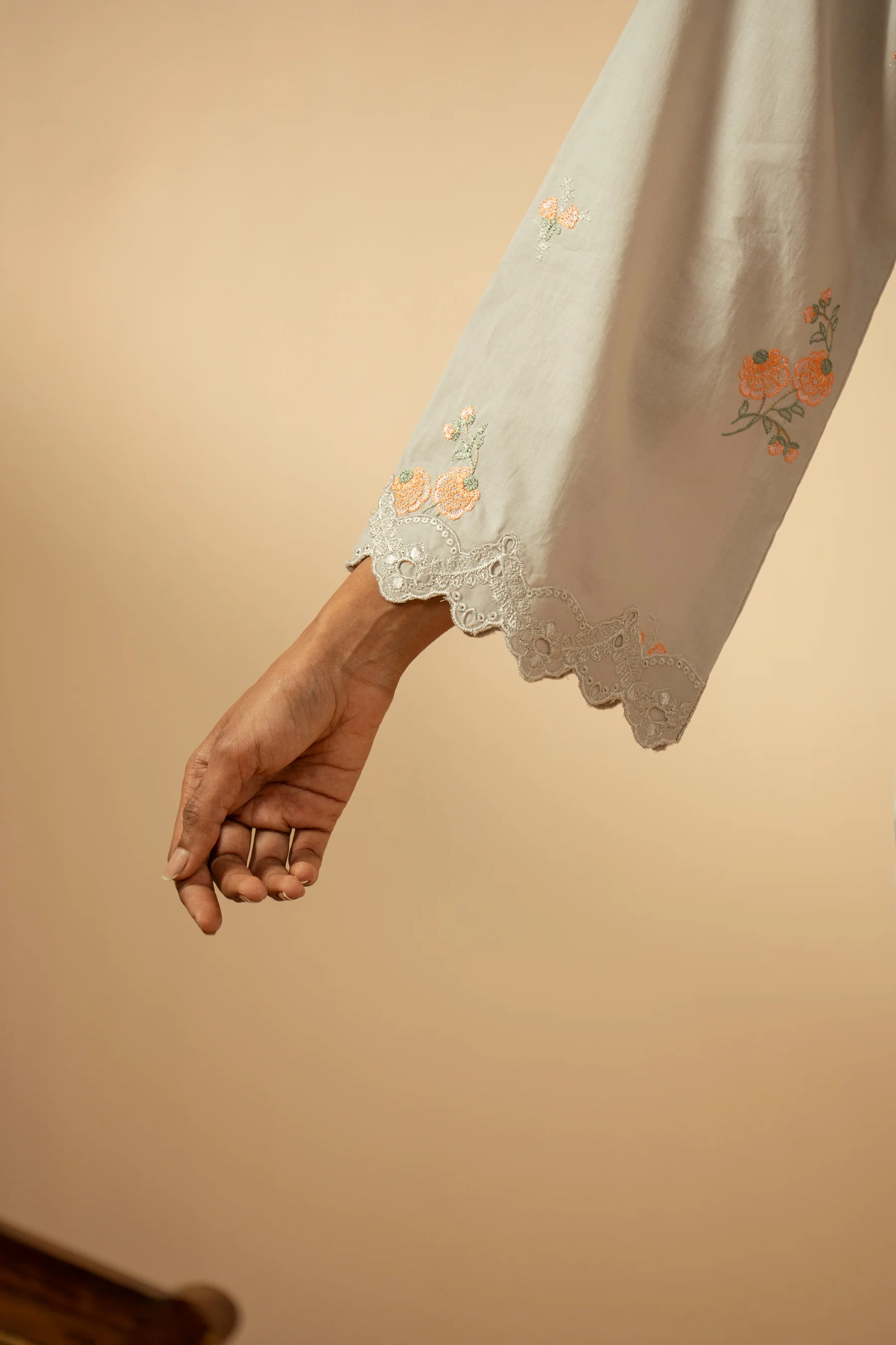 EMBROIDERED LAWN STITCHED 3 PIECE SUIT - Image 6