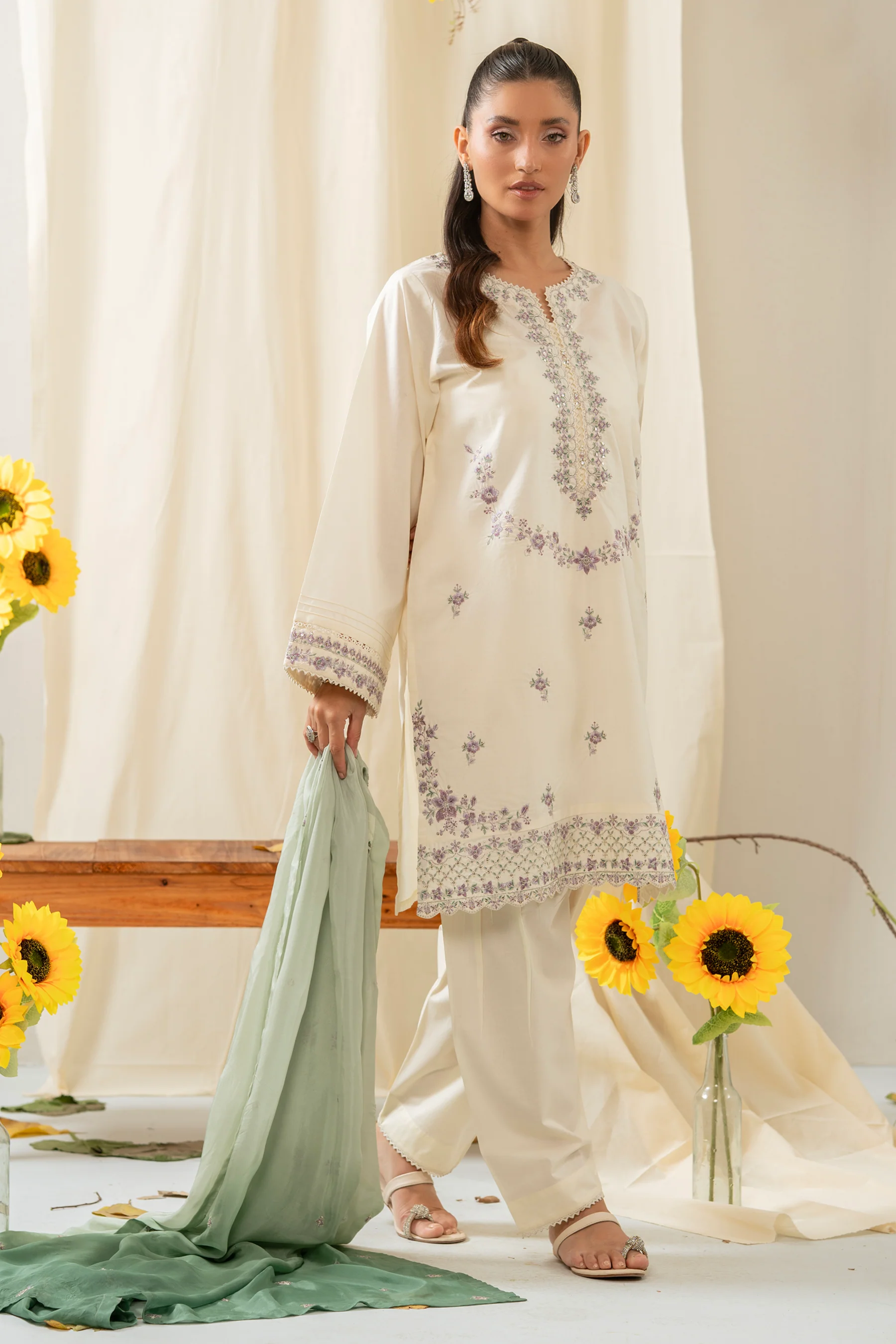 EMBROIDERED OAK SILK STITCHED 3 PIECE SUIT