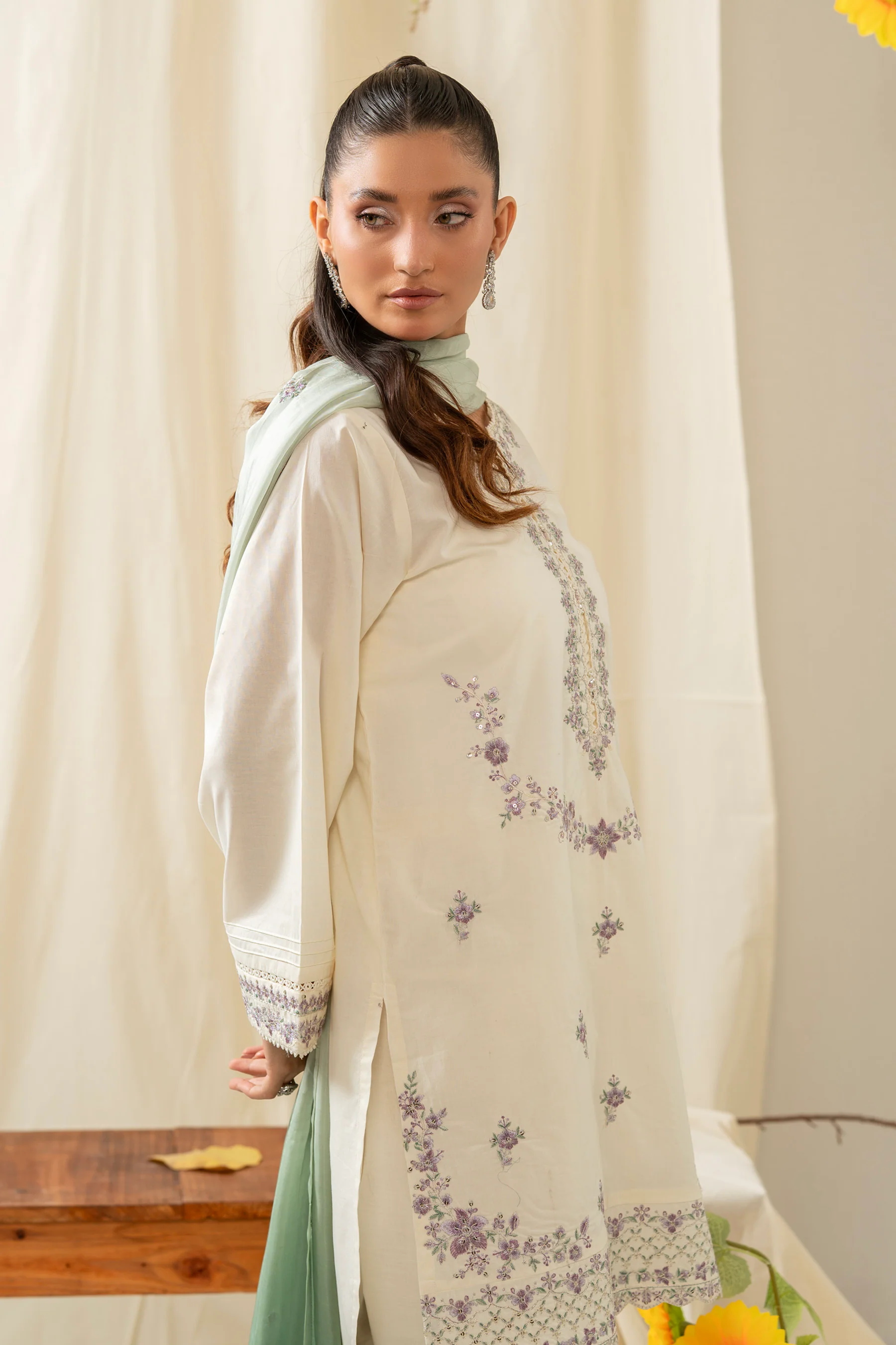 EMBROIDERED OAK SILK STITCHED 3 PIECE SUIT - Image 6